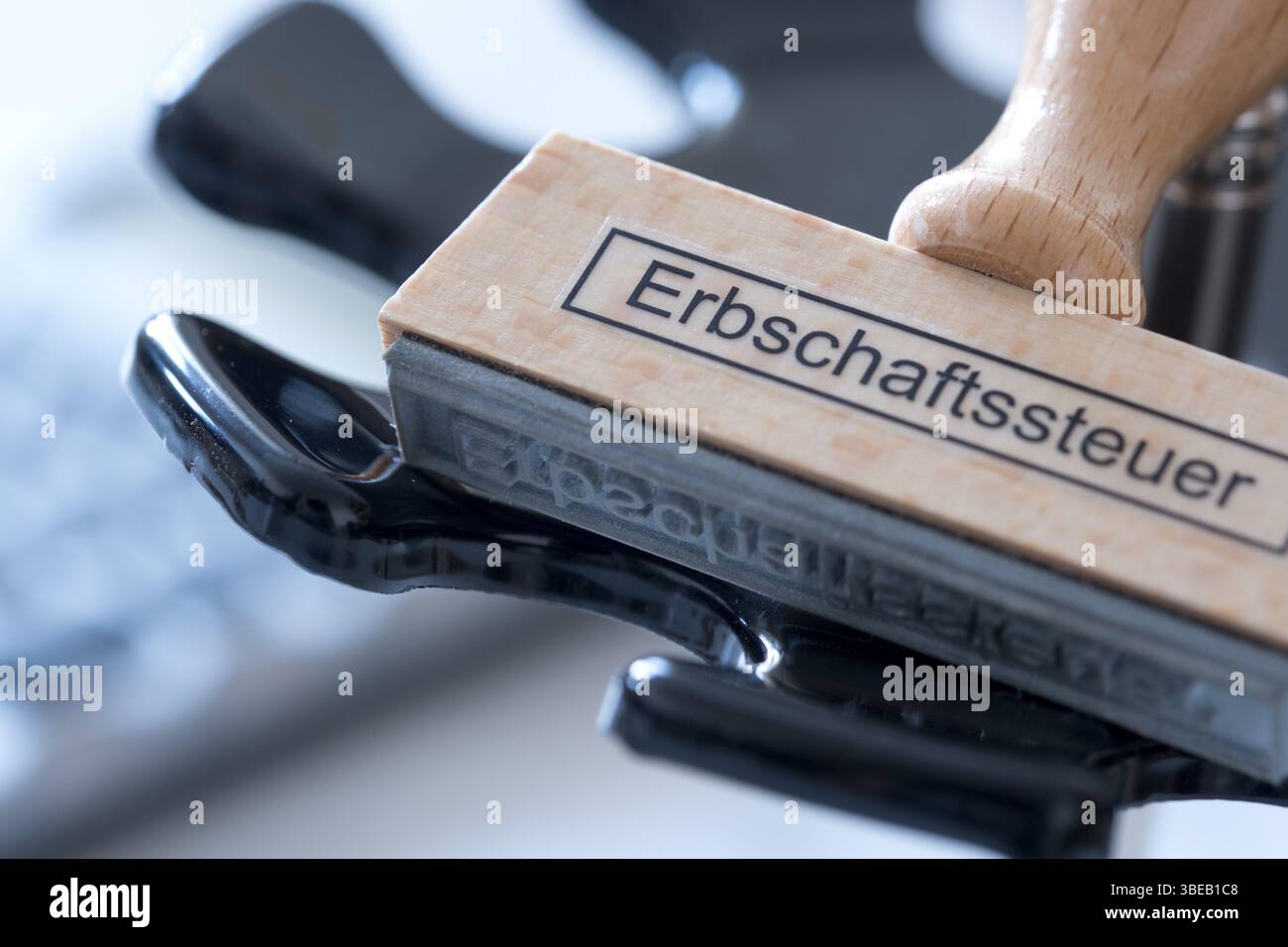 Un francobollo con l'iscrizione "Eneritance Tax", Repubblica Federale di Germania Foto Stock