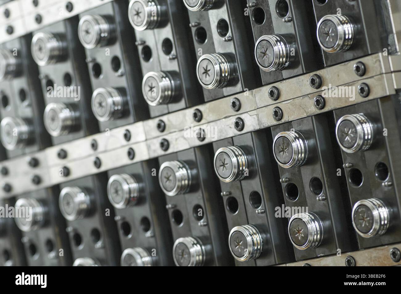 Apparecchiature per la fabbricazione di preforme per bottiglie di plastica. Produzione DI ANIMALI DOMESTICI Foto Stock