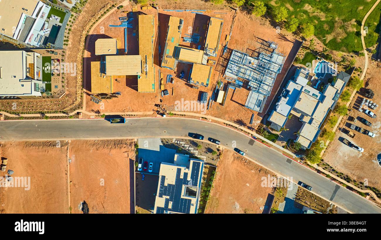 Costruzione di edifici residenziali aerei e abitazioni moderne sul lago Las Vegas Fly Over Foto Stock