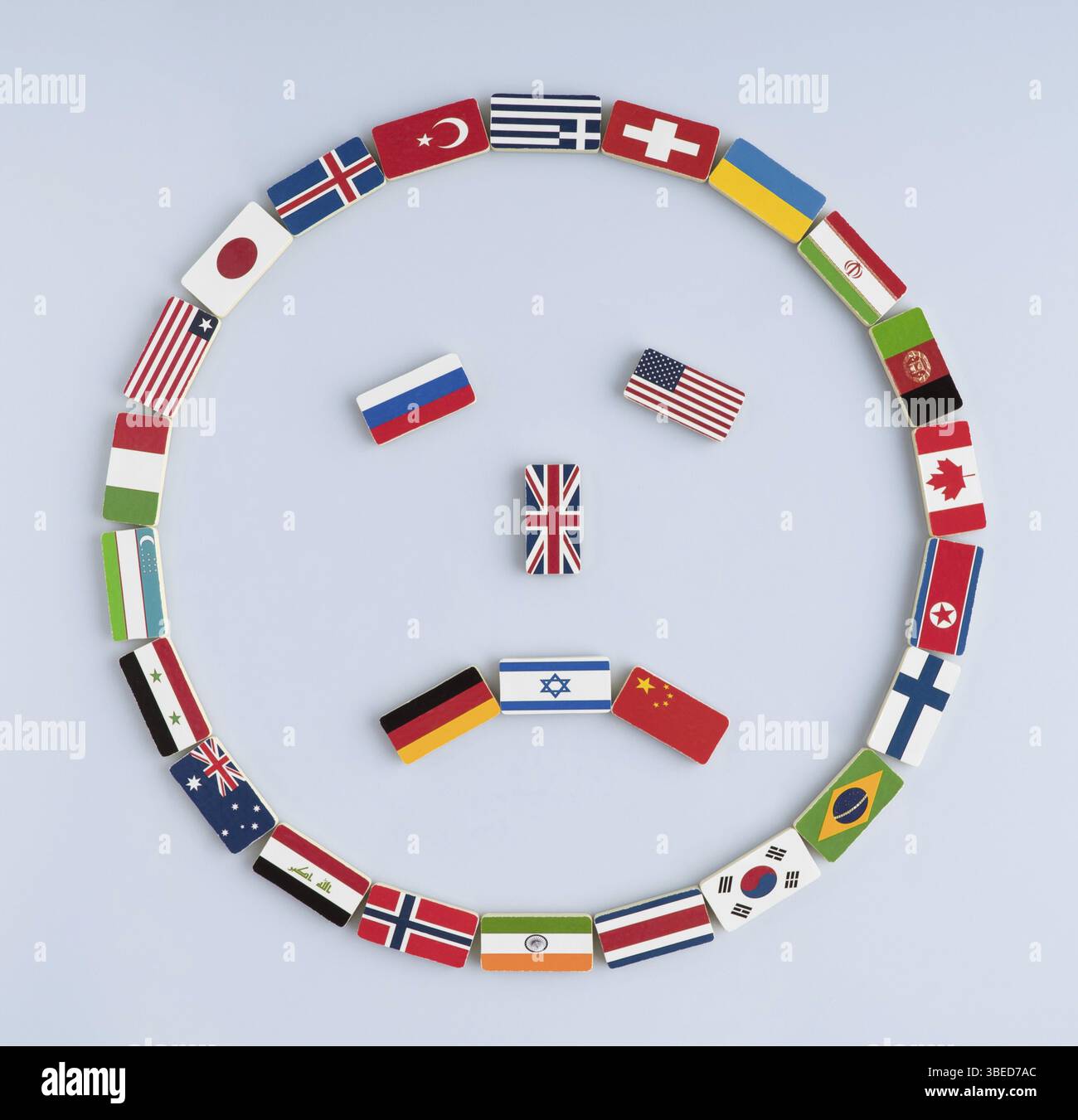 Illustrazione di una faccia sorridente proveniente dalle bandiere nazionali sui domini. Concetto di pace e del Commonwealth delle Nazioni e dell'ordine mondiale Foto Stock