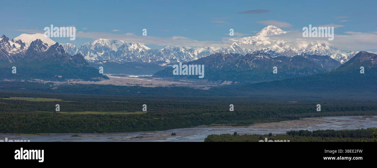 Panorama mozzafiato della montagna più alta del Nord America Denali (Mt McKinley), Mt Foraker e Mt Hunter. Foto Stock