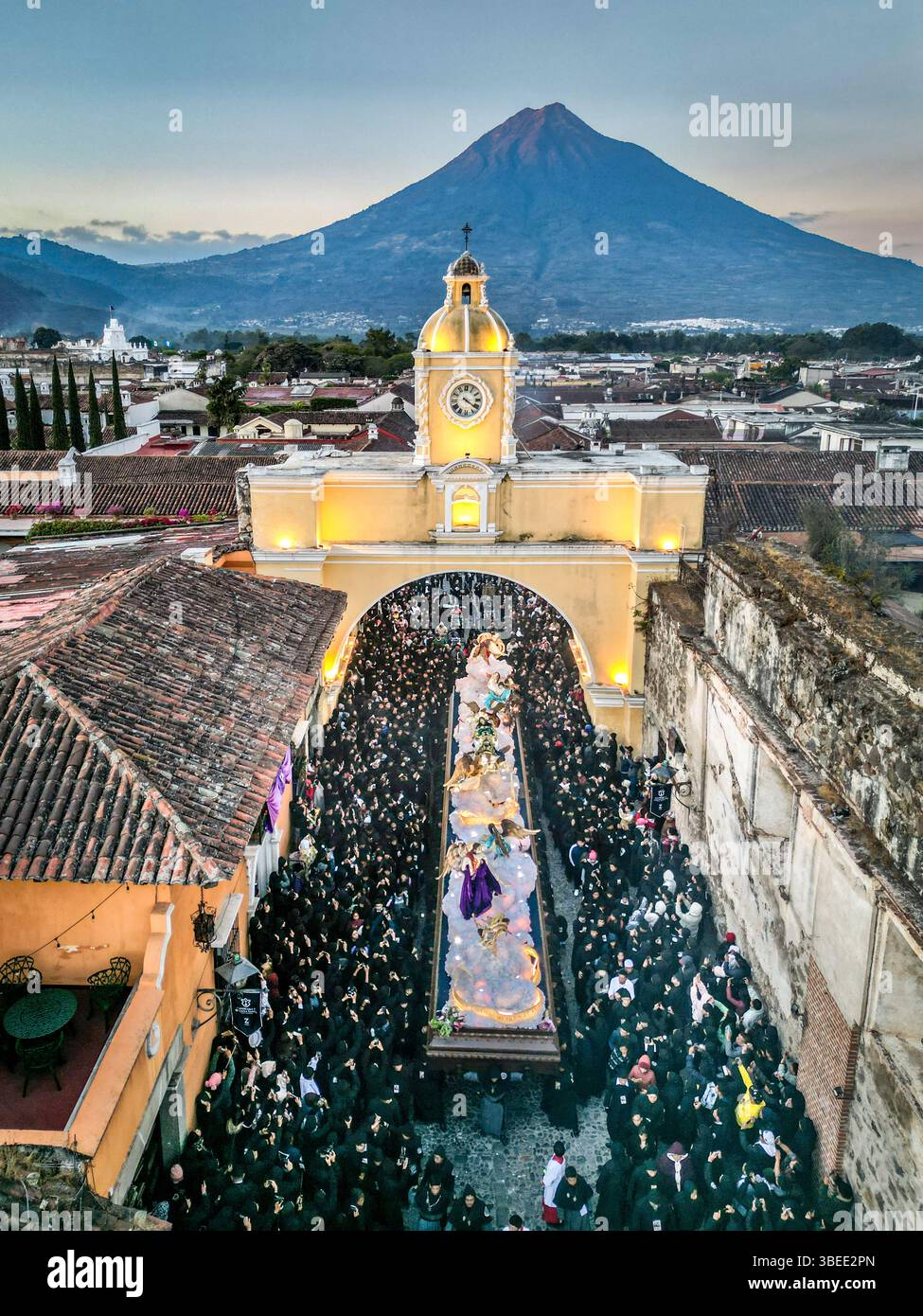 Semana Santa en la Antigua Guatemala Calle del Arco celebrazioni della settimana Santa ad Antigua Guatemala Foto Stock