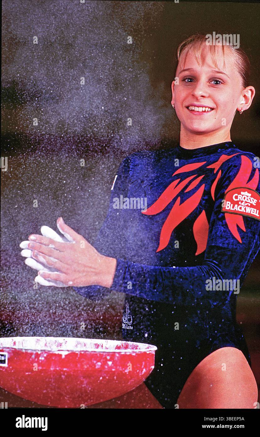 Tutte e tre le donne sono nate nel 1993 immagini e fotografie stock ad ...