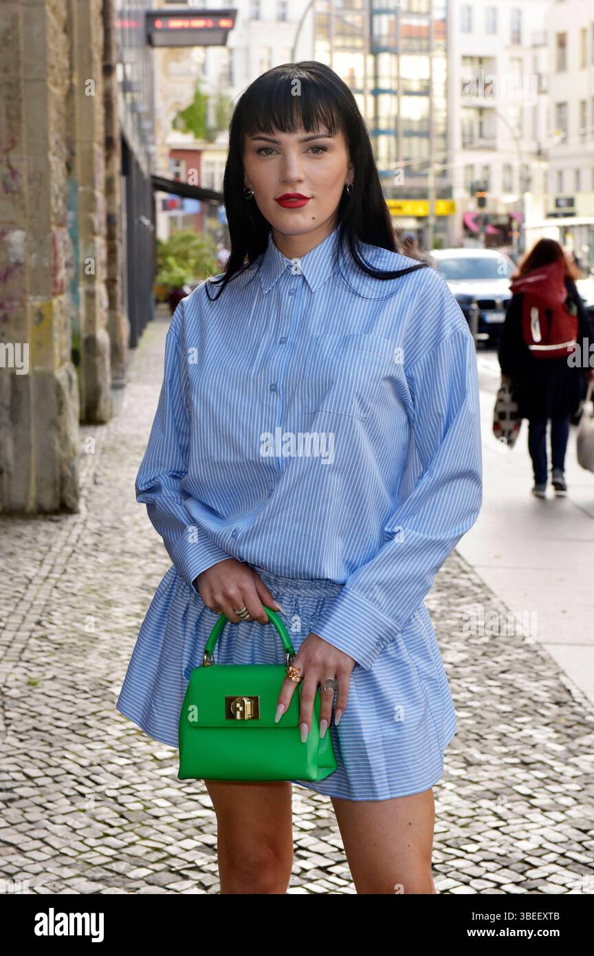 Phenix Kühnert beim Special Screening der 3. Staffel der Sky serie e proprio come quel museo Fotografiska. Berlino, 28.05.2025 *** Phenix Kühnert alla proiezione speciale della terza stagione della serie Sky e proprio come quella al Fotografiska Museum Berlin, 28 05 2025 foto:XM.xBehrensx/xFuturexImagex That_5533 Foto Stock