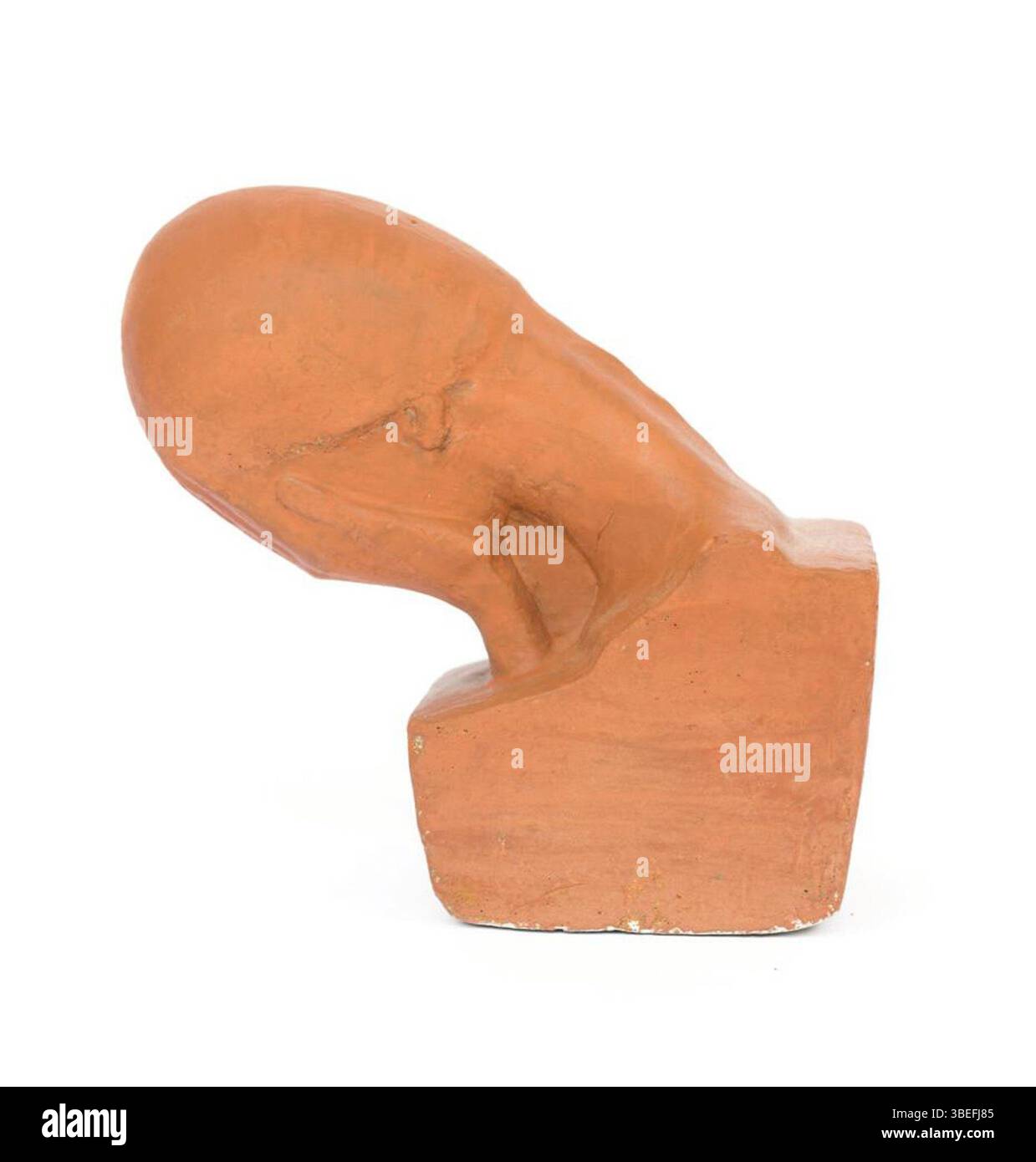 *Sin título (scultura en yeso)* di Carla Witte è una scultura in gesso incentrata sulle forme umane. Il pezzo esplora la semplicità e il volume, concentrandosi sull'equilibrio tra forma e vuoto. Foto Stock