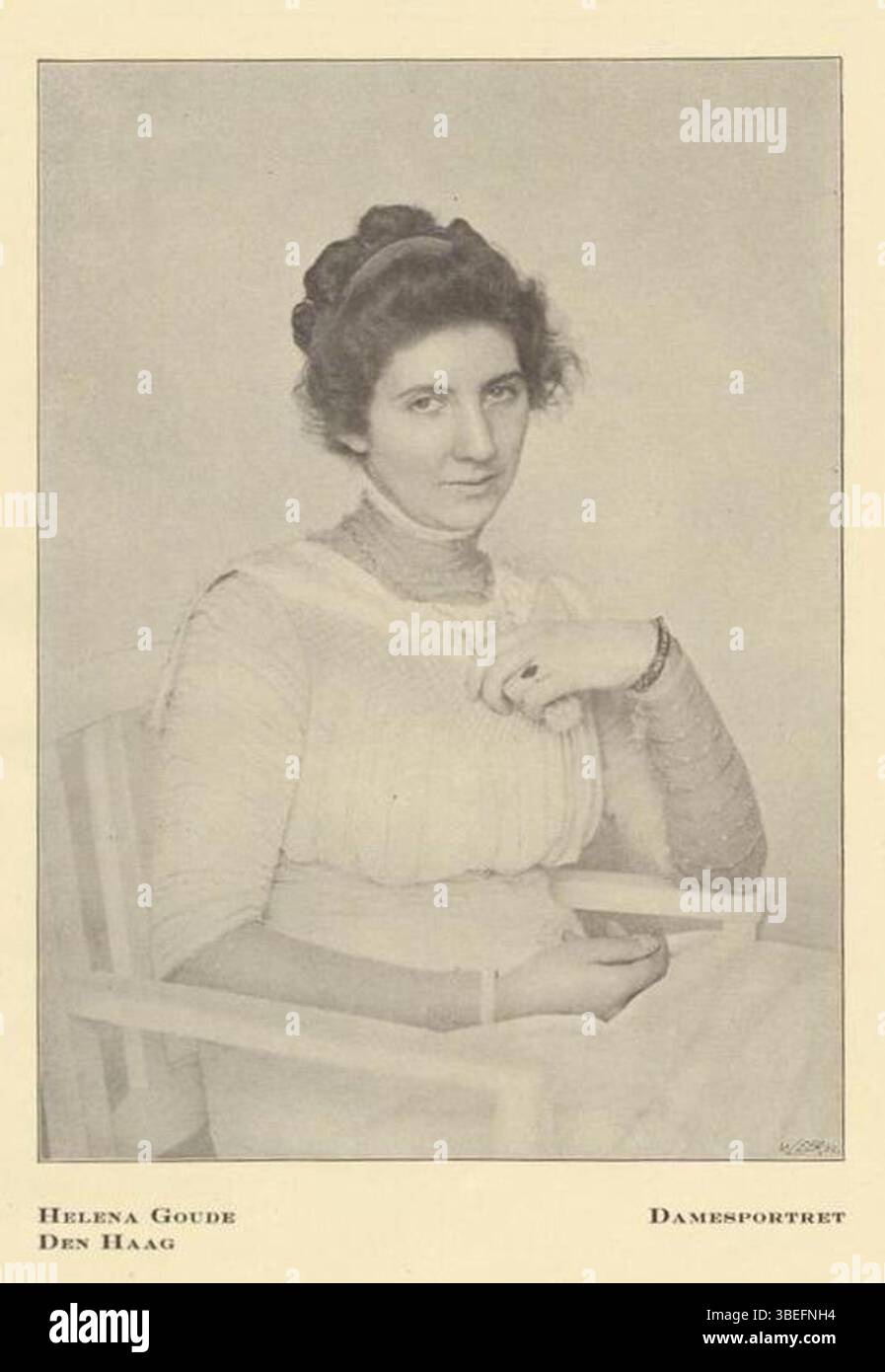 Questa fotografia di Helene Goude, una rinomata fotografa olandese (1868-1951), è stata presentata nell'edizione 1911-1912 di "De camera". Nota per il suo approccio modernista, il lavoro di Goude ha catturato la vita all'inizio del XX secolo con nitidezza. Foto Stock