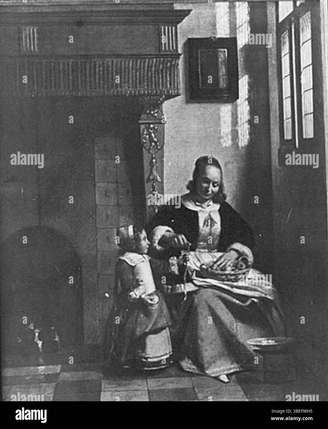Questo pezzo, creato tra il 1900 e il 1940, è una copia di "Woman Peeling Meles and a Small Child" di Pieter de Hooch, ospitato nella Wallace Collection di Londra. Riproduce la scena di genere originale, che raffigura la vita domestica nel XVII secolo. Foto Stock