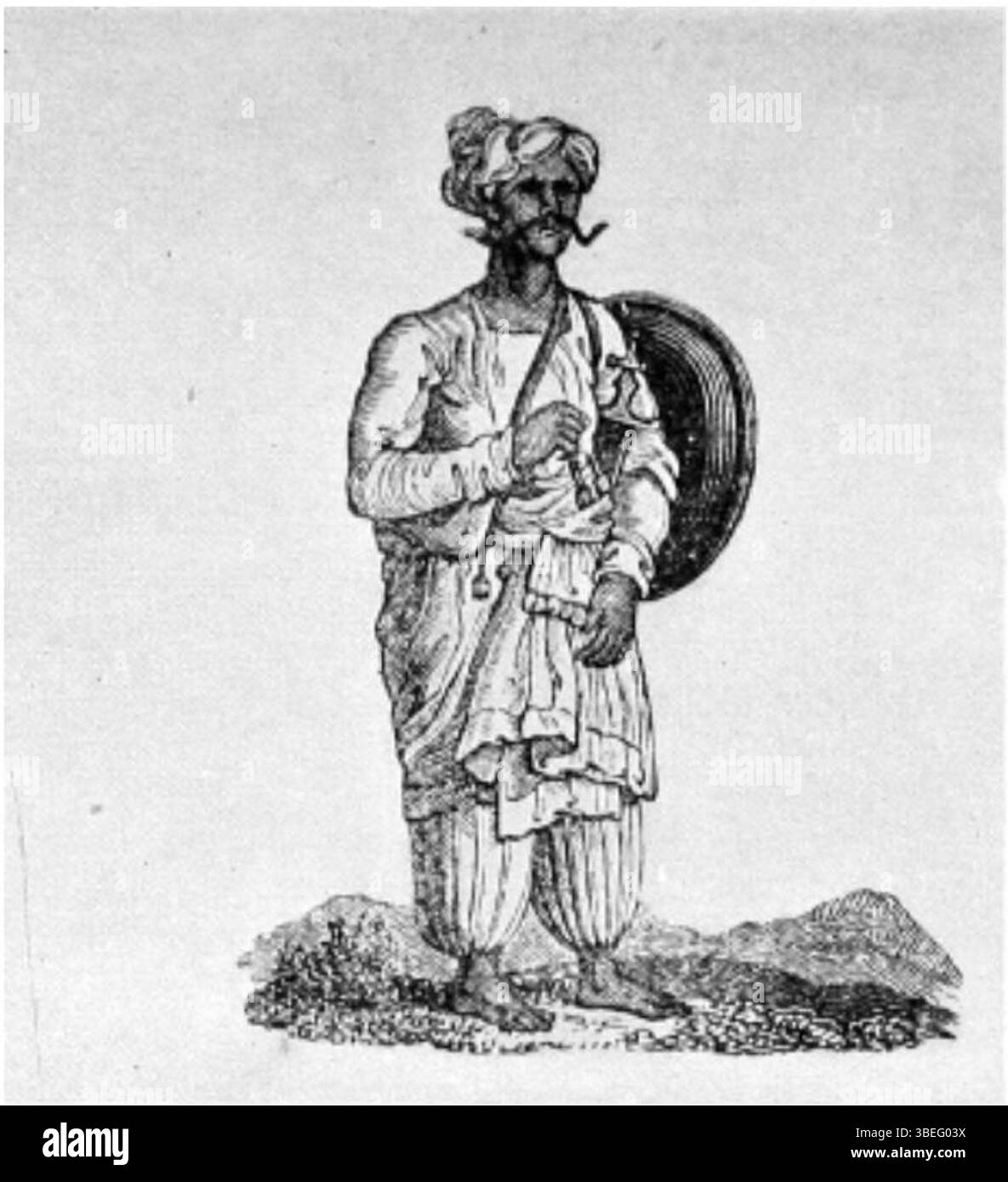 Questo disegno del 1829 di James Tod, apparso in *Annali e antichità del Rajasthan*, illustra un guerriero carano che tiene uno scudo e una spada. I Carani erano noti per le loro abilità marziali e lealtà nella storia del Rajasthan. Foto Stock