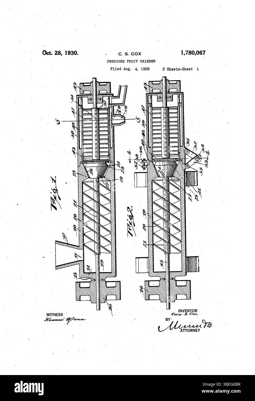 Questo disegno di Cary S. Cox mostra il design di un tritacarne a pressione, brevettato come US1780067A il 4 agosto 1928. L'invenzione mira a estrarre il succo attraverso processi di disintegrazione o taglio. Foto Stock