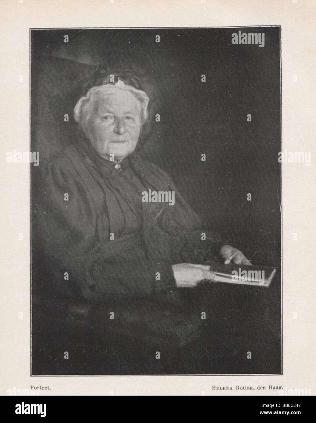 Questa fotografia di Helene Goude (1868-1951) è stata pubblicata sulla rivista di fotografia Lux nel 1915, mostrando la sua esperienza nel ritratto e nella fotografia sociale. Rappresenta un momento della fotografia olandese dei primi anni del XX secolo. Foto Stock