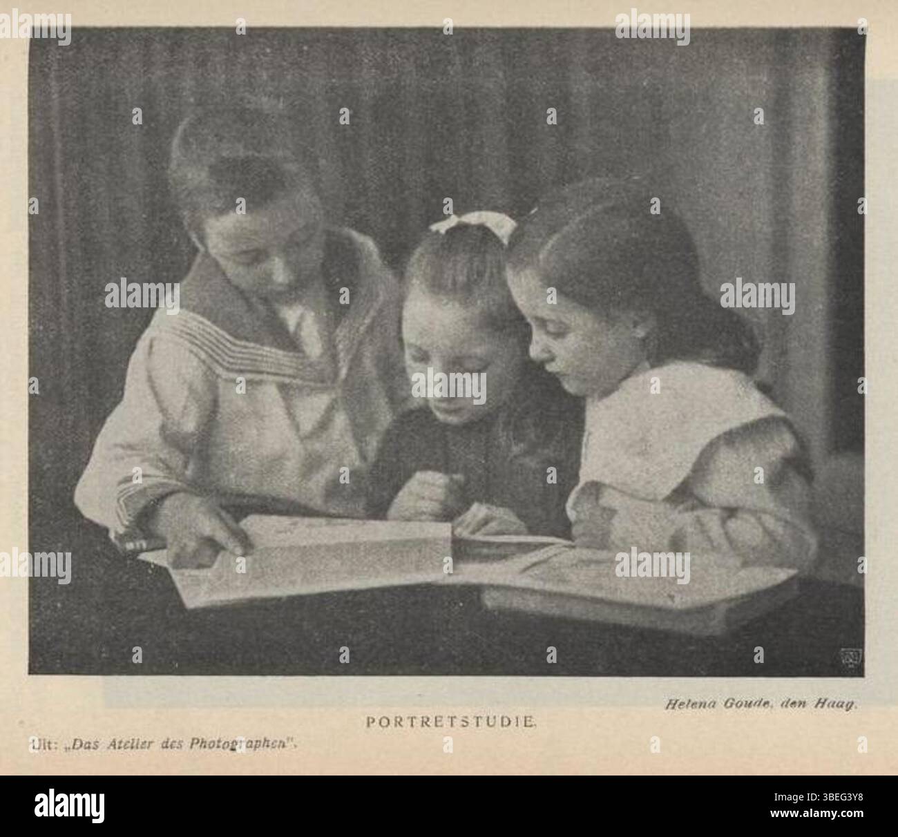 Questa fotografia di Helene Goude, una rinomata fotografa olandese (1868-1951), è stata pubblicata sulla rivista fotografica Lux, volume 16, nel 1905. Goude è nota per le sue opere fotografiche dei primi anni del XX secolo. Foto Stock