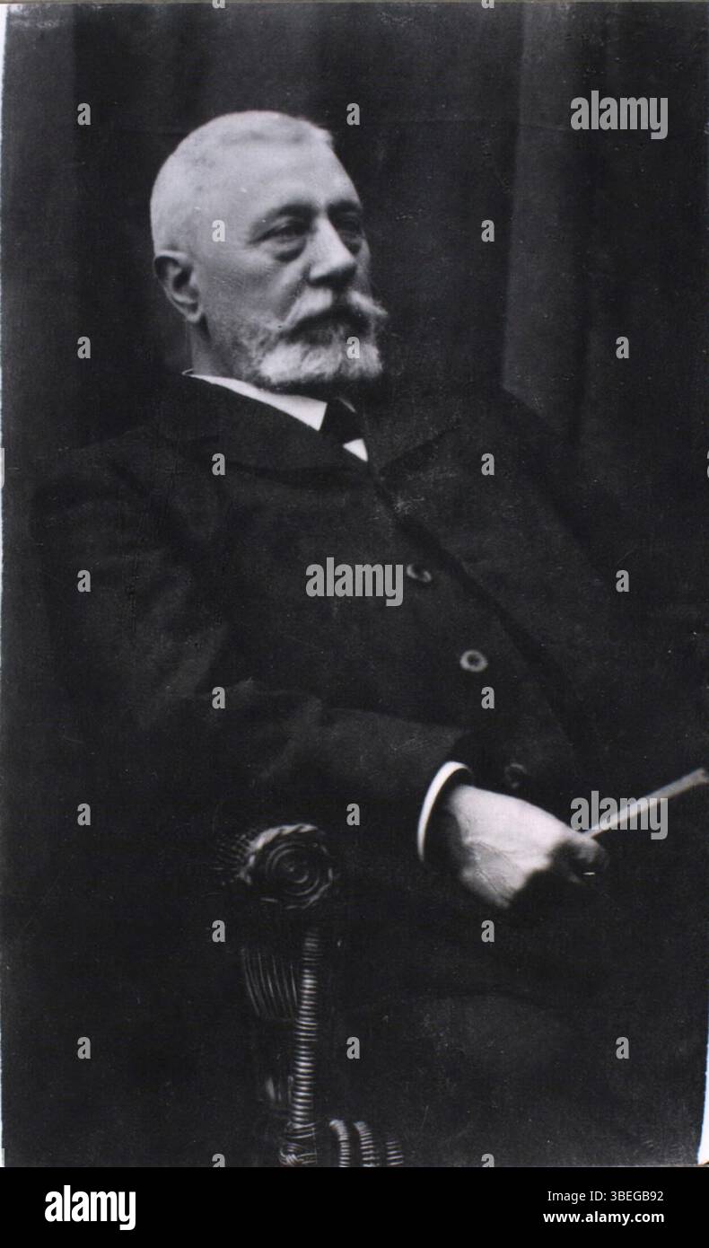 Carl Frederik Kähler era un rinomato ceramista danese noto per le sue distintive opere in ceramica. I suoi contributi al design danese e alla ceramica rimangono importanti nello studio dell'arte scandinava tra la fine del XIX e l'inizio del XX secolo. Foto Stock Carl Frederik Kähler era un rinomato ceramista danese noto per le sue distintive opere in ceramica. I suoi contributi al design danese e alla ceramica rimangono importanti nello studio dell'arte scandinava tra la fine del XIX e l'inizio del XX secolo. Foto Stock