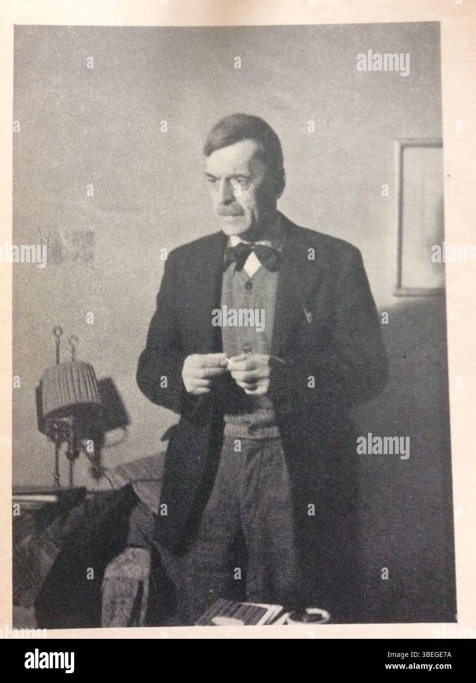 Fotografia tratta dal numero 1945 della rivista "Lettres", con C.F. Ramuz. L'immagine riflette l'atmosfera intellettuale e culturale dell'Europa del dopoguerra. Foto Stock