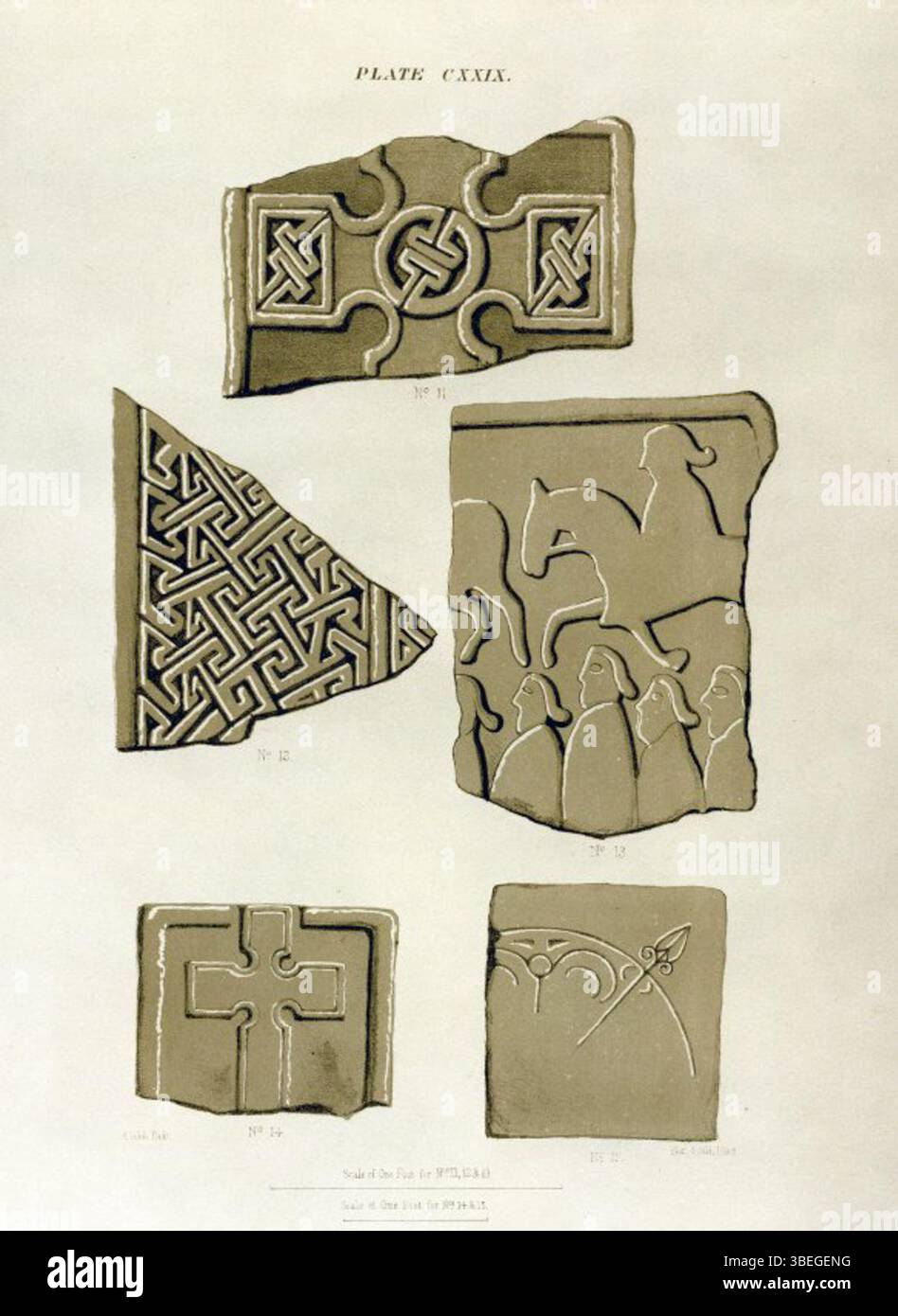 L'incisione di Andrew Gibb (1856) illustra cinque frammenti di pietre pitte scolpite. Queste pietre sono decorate con intricati motivi a nodo, immagini di guerrieri, croci celtiche e un design a mezzaluna e asta a V. Forniscono informazioni sull'arte e la cultura antica dei Pitti. Foto Stock