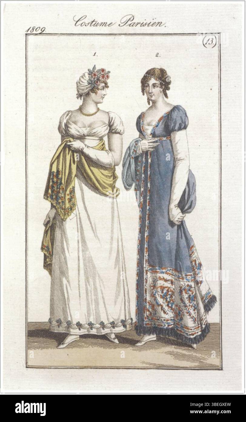 Questo piatto alla moda del 1809, pubblicato sul *Journal des dames et des mode*, mostra due donne che indossano lussuosi scialli Kashmir, incarnando l'eleganza della moda parigina dei primi anni del XIX secolo. Foto Stock