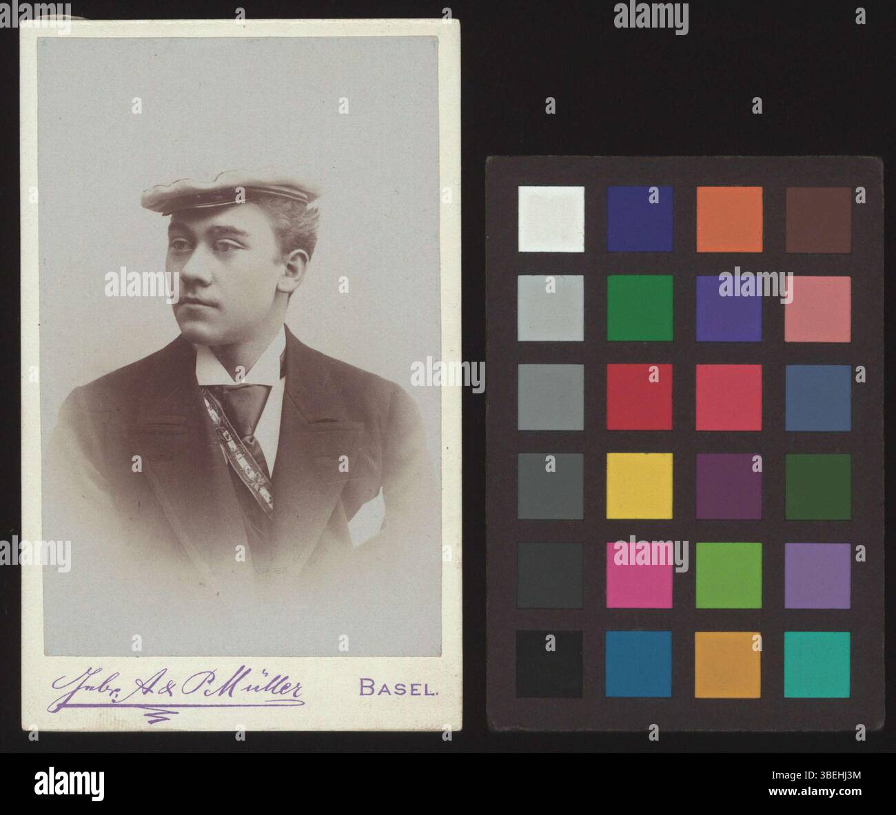 Questa fotografia in tessera, tra il 1894 e il 1895, mostra Alfred Labhardt in un ritratto vintage in bianco e nero tipico della fine del XIX secolo. Foto Stock