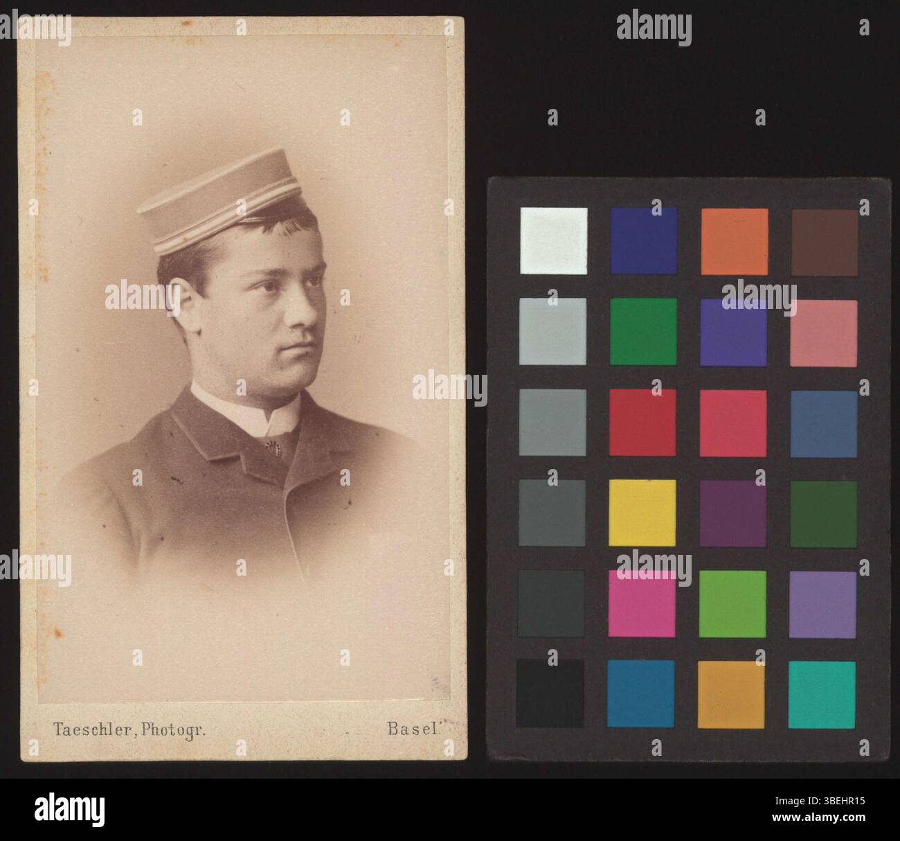 Una fotografia in bianco e nero di Fritz Hoffmann-la Roche, scattata intorno al 1887. La fotografia esemplifica lo stile formale del ritratto della fine del XIX secolo. Foto Stock