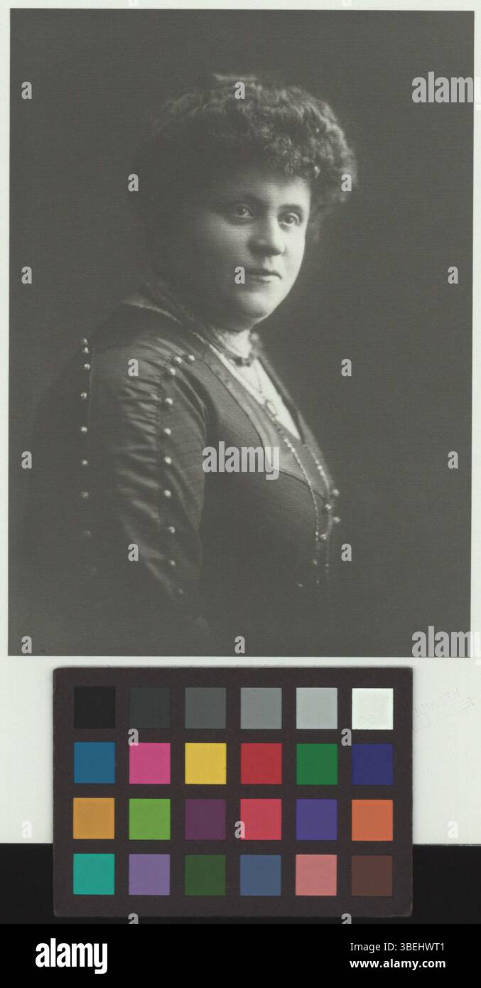 Questa riproduzione fotografica in bianco e nero, creata tra il 1900 e il 1920, raffigura Maria Sarasin-Hohenester. L'immagine mette in risalto le tecniche fotografiche dei primi anni del XX secolo. Foto Stock