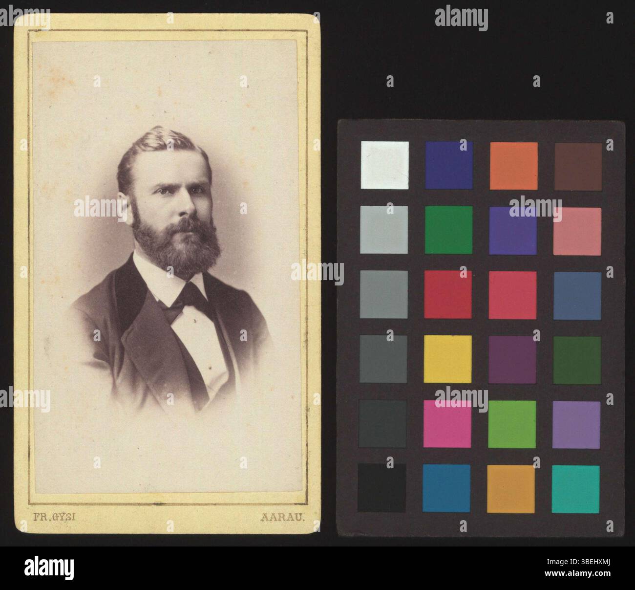 Questa fotografia di Hans Brenner-Suter, scattata tra il 1860 e il 1880, offre una rappresentazione storica della figura. L'immagine in bianco e nero è una riproduzione fotografica che utilizza la tecnica di stampa dell'albume. Foto Stock