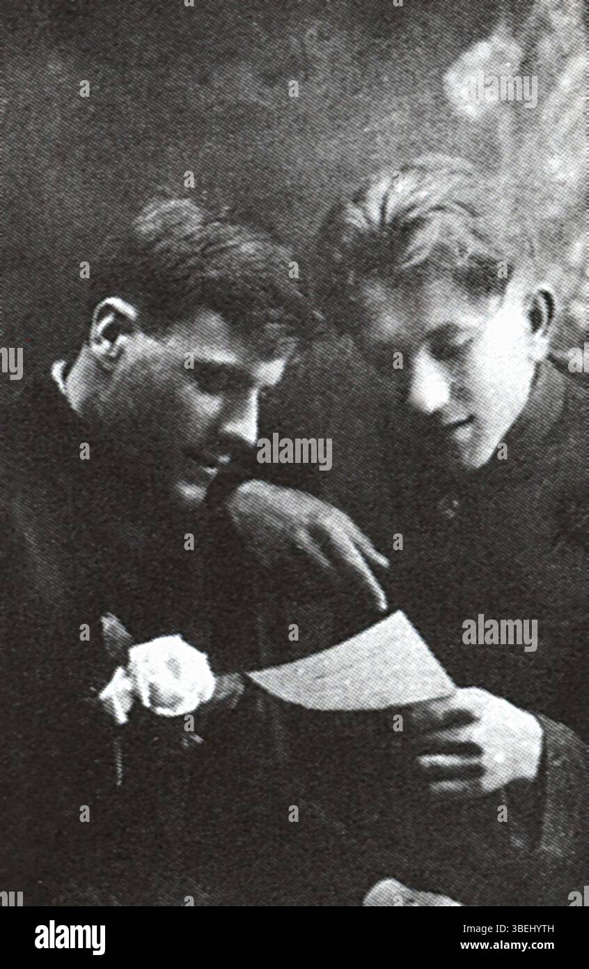 Questo pezzo copre gli anni tra il 1930 e il 1940, racchiudendo significativi momenti storici, sociali o culturali del decennio. Foto Stock