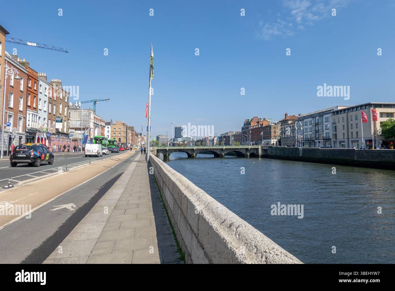 Grattan Bridge che attraversa il fiume Liffey Ormond Quay Upper a Dublino Irlanda foto d'archivio Foto Stock