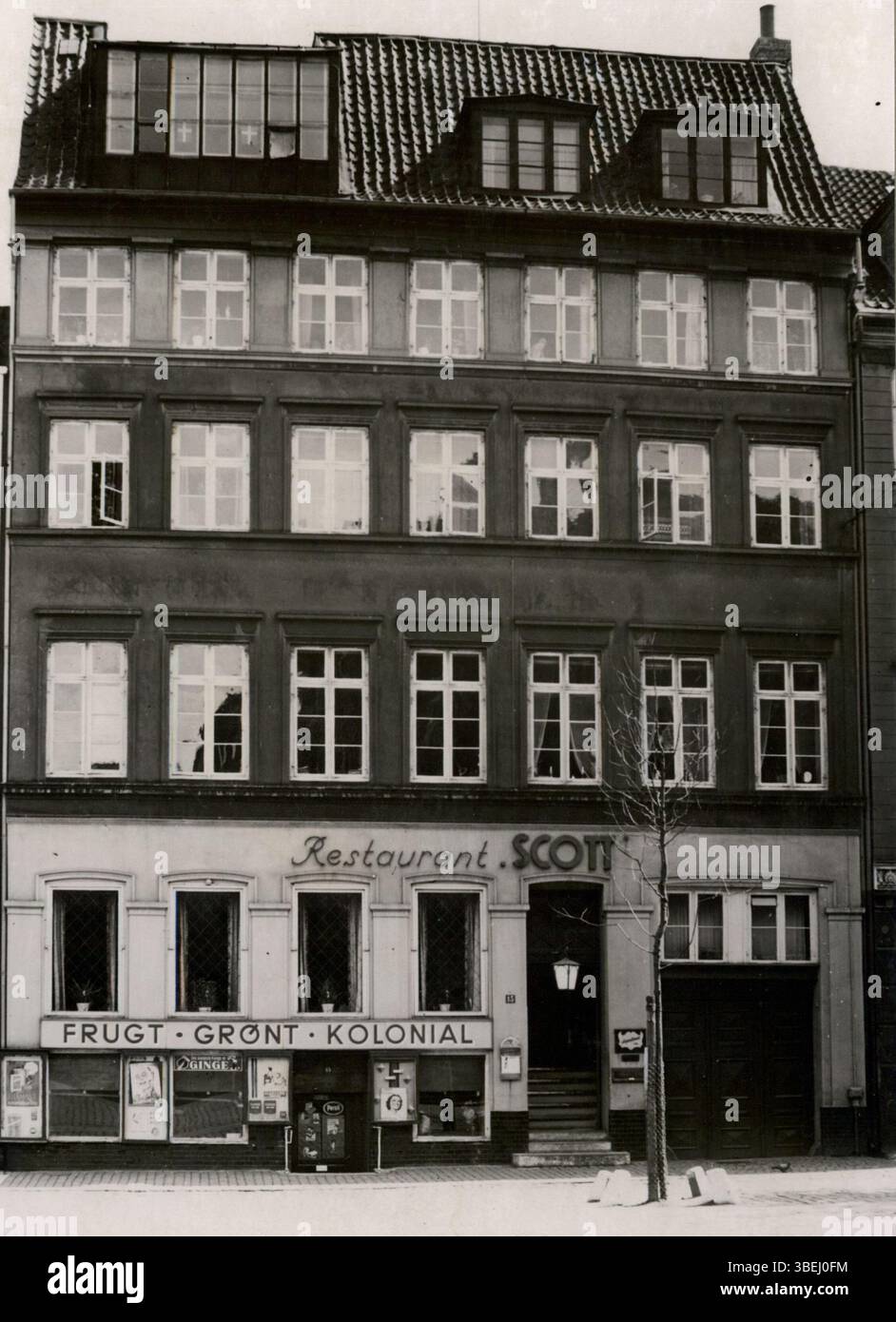 Fotografia datata 31 dicembre 1844, che mostra Gråbrødretorv 15, un indirizzo storico a Copenaghen, Danimarca. L'immagine documenta l'architettura urbana del XIX secolo. Foto Stock