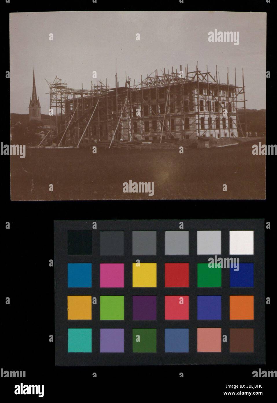 Una fotografia in bianco e nero del Gymnasium Neubad, creata intorno al 1903. L'immagine è una riproduzione fotografica. Foto Stock