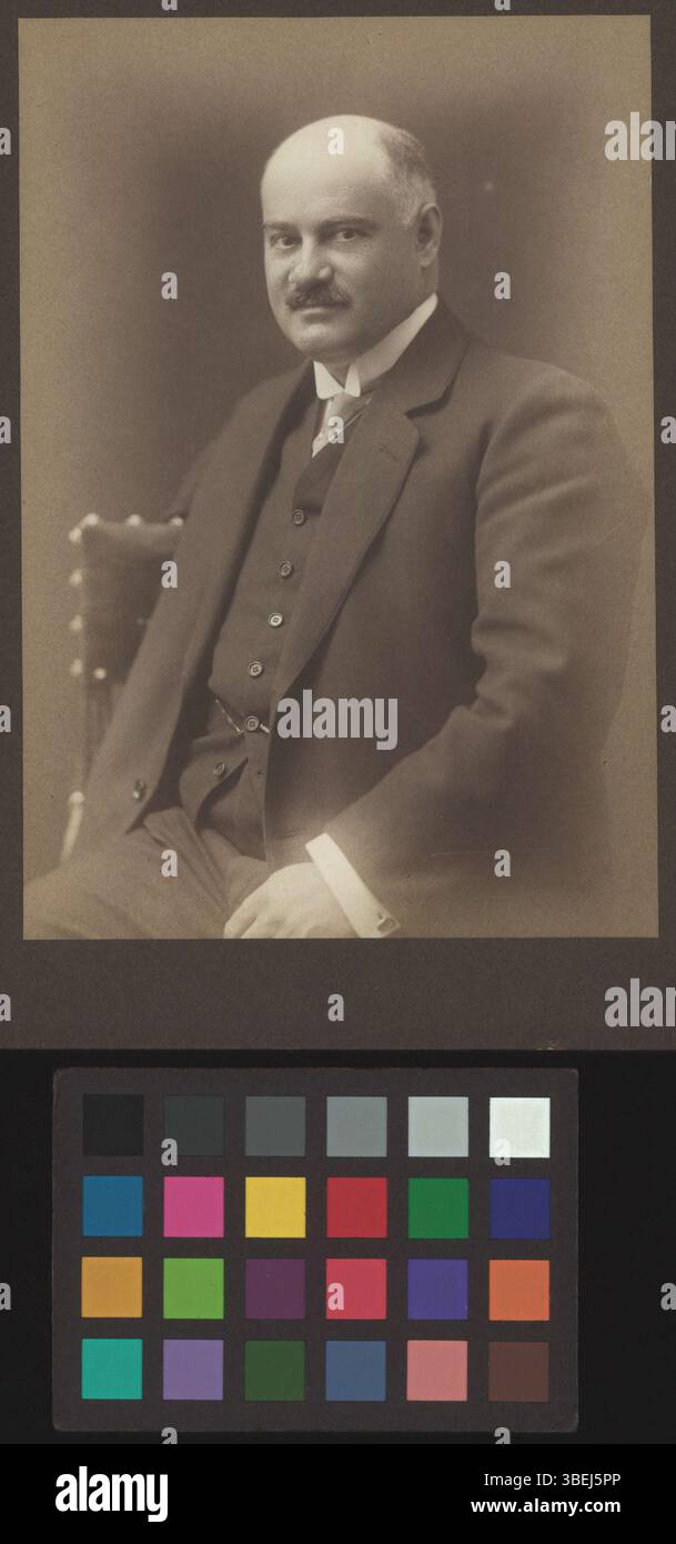 Fotografia in bianco e nero montata su cartone di Fritz Hoffmann-la Roche, creata tra il 1900 e il 1920. Foto Stock