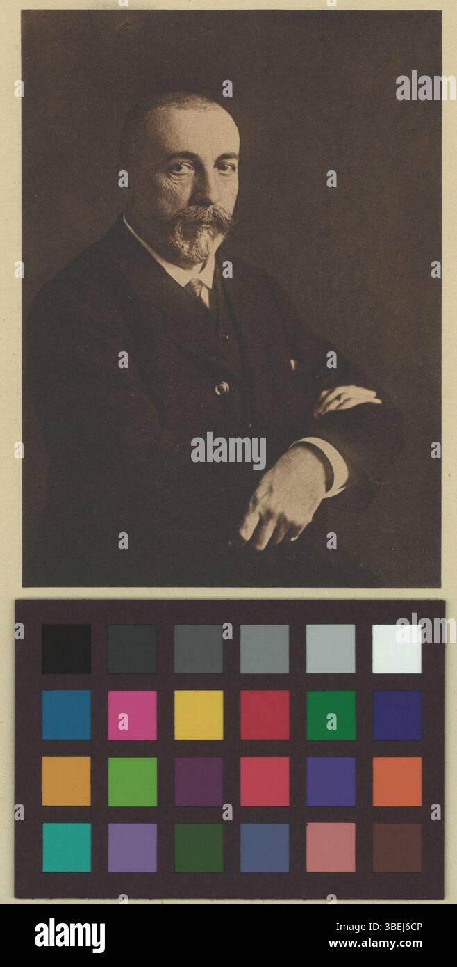 Questa riproduzione fotografica in bianco e nero presenta August Sulger-Burckhardt, prodotto tra il 1905 e il 1922. L'immagine è una riproduzione di una fotografia precedente. Foto Stock