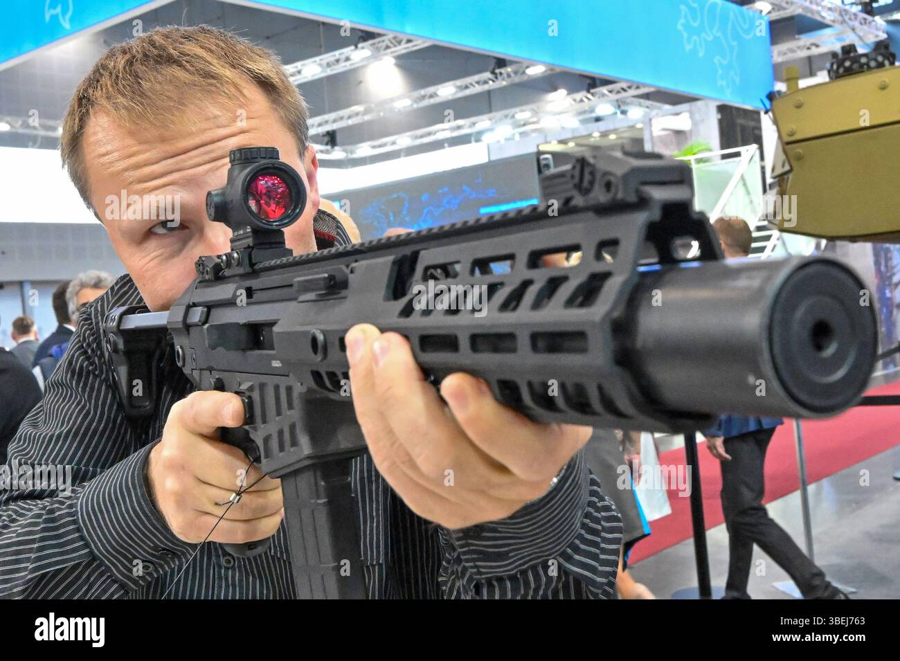 Rifle CZ BREN 3 presso lo stand Colt CZ Group durante un trio di fiere di sicurezza (fiera internazionale della tecnologia e dei servizi antincendio Pyros, fiera internazionale della tecnologia e dei servizi di sicurezza ISET) presieduta dalla fiera internazionale della tecnologia di difesa e sicurezza IDET presso il Brno Exhibition Grounds, Brno, Repubblica Ceca, 29 maggio 2025. IDET si tiene ogni due anni, la prima edizione è stata nel 1993. Sono presenti aziende come Ceska zbrojovka, Omnipol, CSG, Rheinmetall, Lockheed Martin e Patria. Le fiere di quest'anno sono le più grandi della loro storia con 650 aziende provenienti da 34 paesi che si presentano. Foto Stock