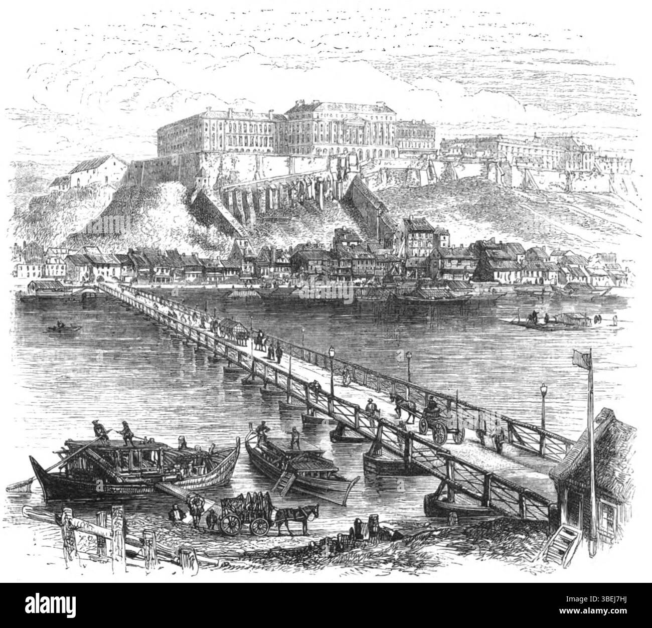 Lo storico ponte tra Buda e Pest, completato nel 1866, fu una struttura chiave per l'unificazione delle due città, segnando una pietra miliare nella storia di Budapest. Foto Stock