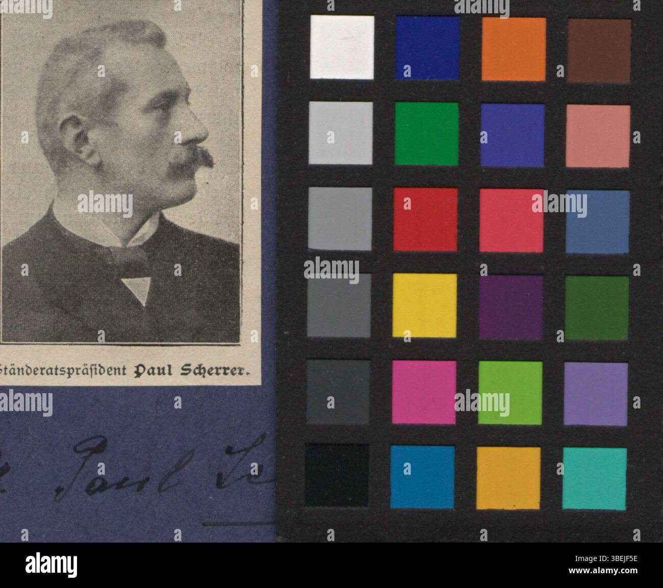 Questa riproduzione fotografica in bianco e nero tra il 1890 e il 1910 mostra Paul Scherrer, una figura storica, catturata in stile fotografico classico. Foto Stock