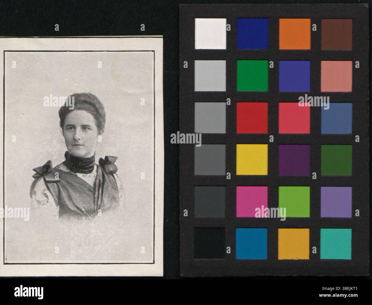 Una riproduzione fotografica in bianco e nero di Maria Philippi, scattata tra il 1900 e il 1920. Questo ritratto d'epoca segue le convenzioni fotografiche dell'inizio del XX secolo. Foto Stock