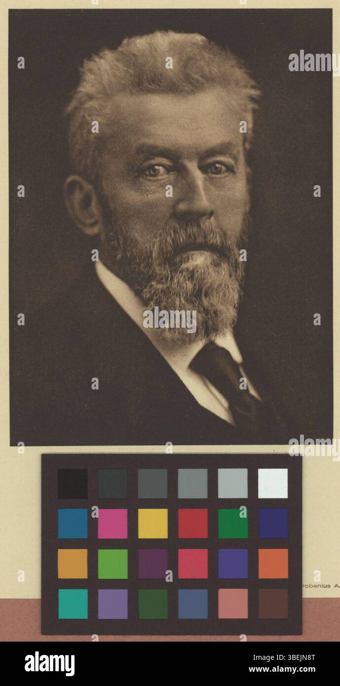 Questa riproduzione fotografica in bianco e nero tra il 1905 e il 1922 mostra Franz Emil Settelen-Hoch in stile ritrattista formale, con una tecnica fotografica vintage. Foto Stock