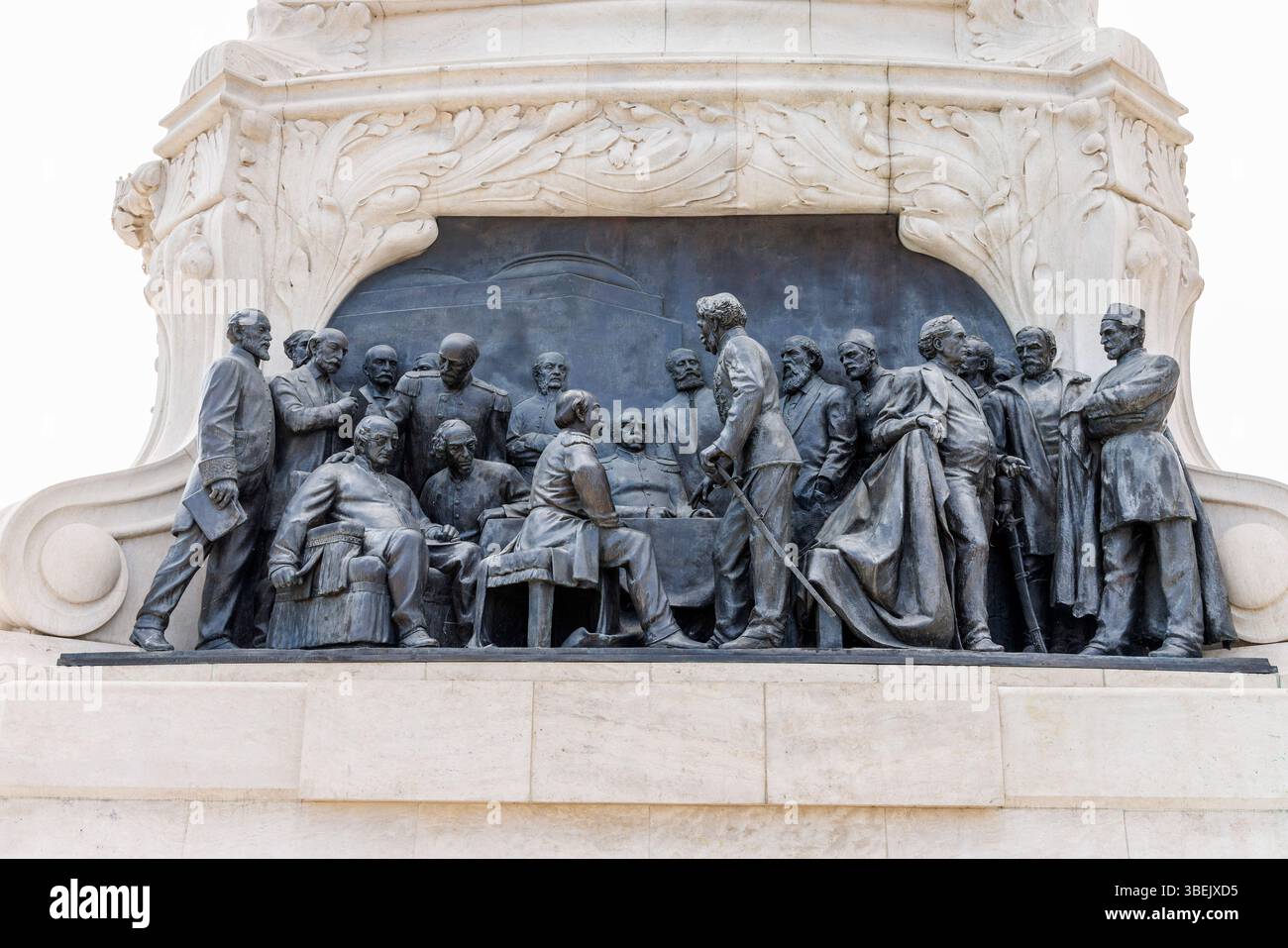 Motivo alla base della statua di Gyula Andrassy di fronte all'edificio del parlamento, raffigurante il Congresso di Berlino del 1878, Budapest, Ungheria Foto Stock
