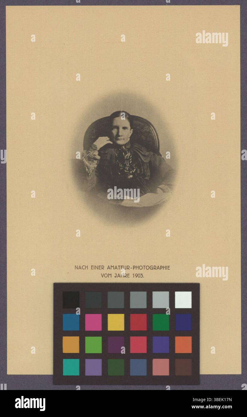 Una riproduzione in bianco e nero di una fotografia di Julie Rosalie Staehelin, creata intorno al 1903. L'immagine è una riproduzione fotografica. Foto Stock