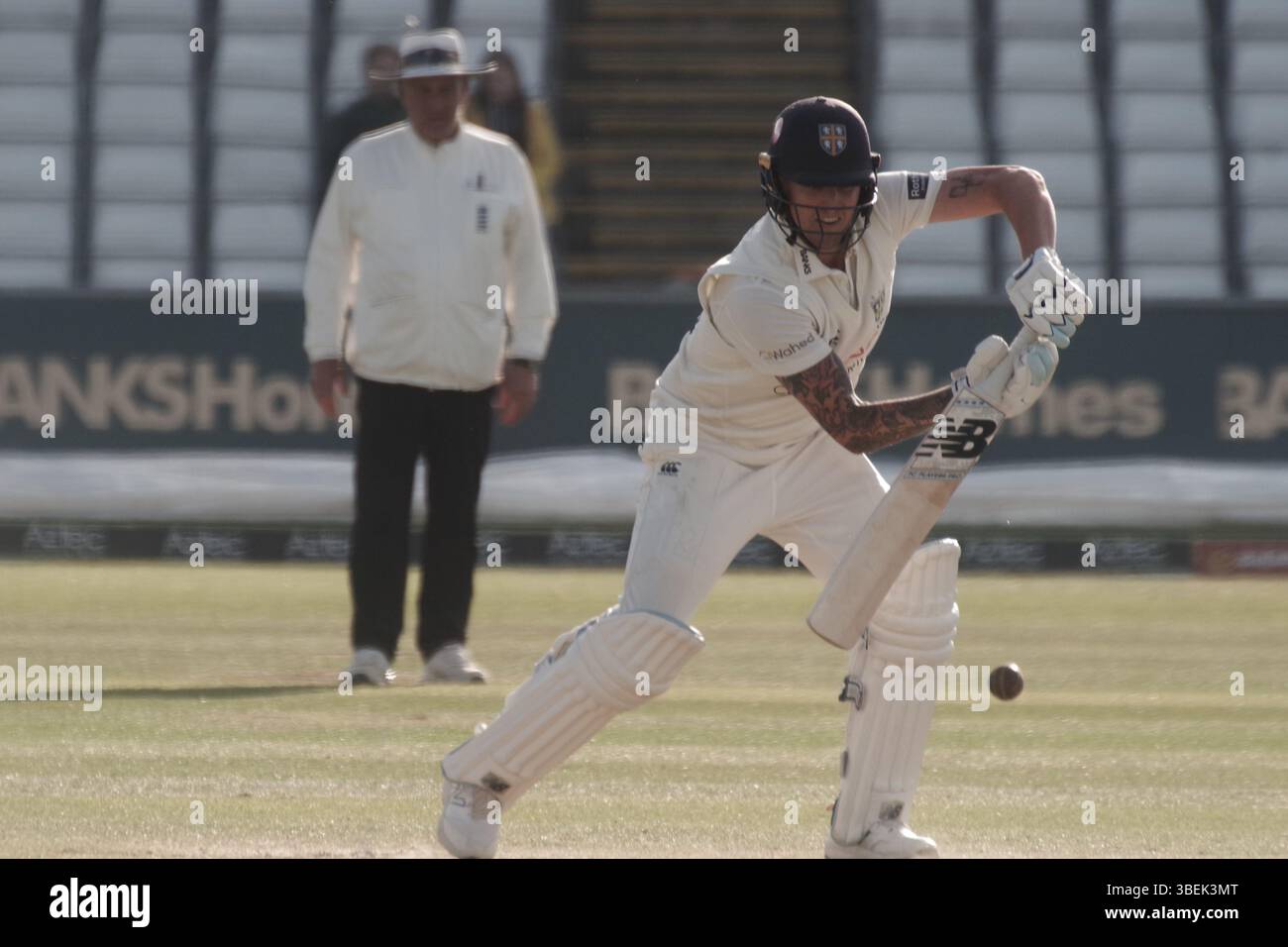 Chester le Street, Inghilterra, 19 maggio 2025. Brydon Carse batte per Durham contro il Nottinghamshire nel Rothesay County Championship, Division 1 match a Banks Homes Riverside, Chester-le-Street. Credito: Colin Edwards Foto Stock
