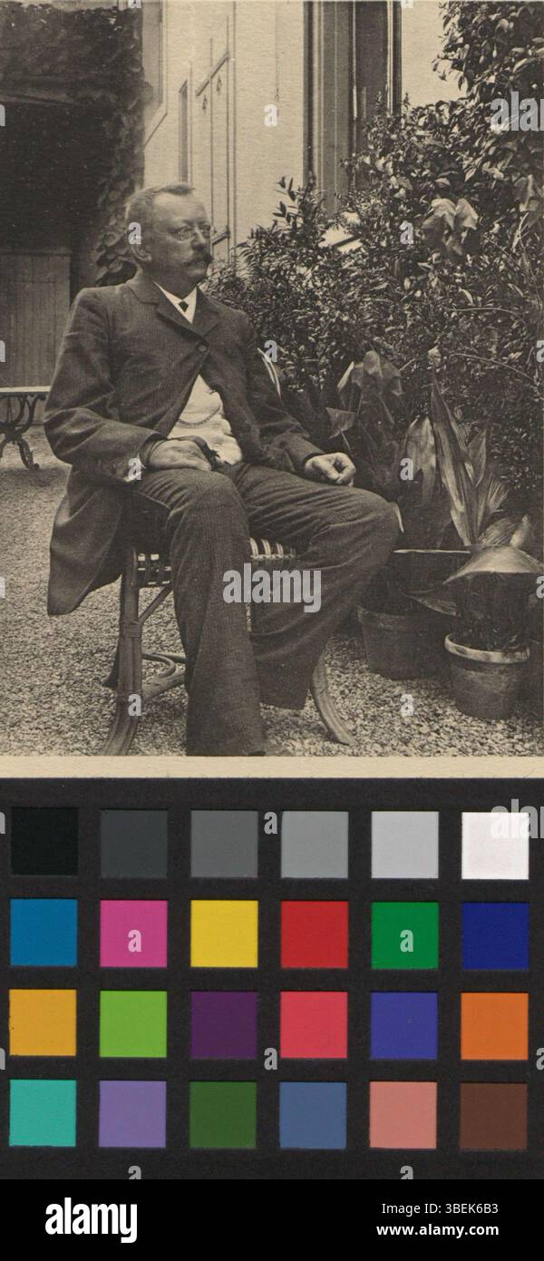 Questa riproduzione in bianco e nero di una fotografia raffigura Hermann Schäfer-Schmidt, scattata tra il 1895 e il 1913. È un esempio di tecniche di riproduzione fotografica dei primi anni del XX secolo. Foto Stock