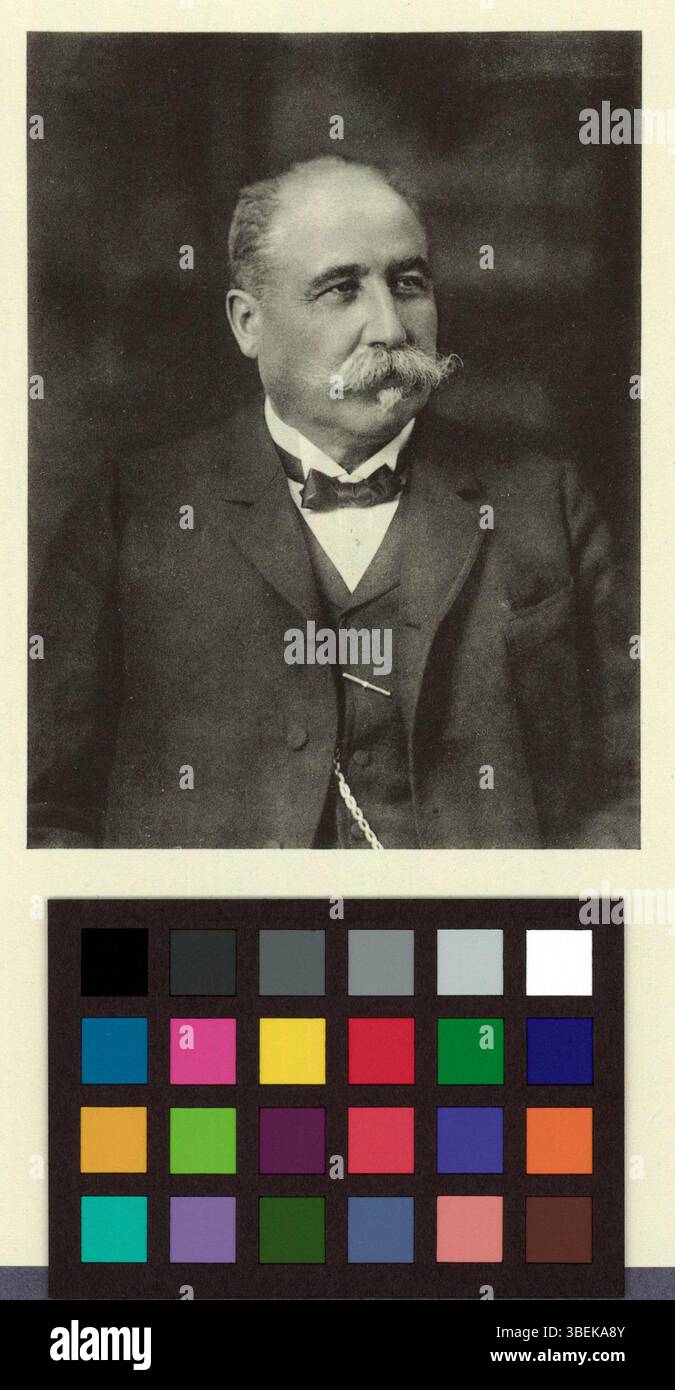 Questa riproduzione fotografica in bianco e nero, creata tra il 1890 e il 1909, raffigura Friedrich Wybert-Klein. La foto cattura un ritratto formale dell'individuo in un ambiente studio. Foto Stock