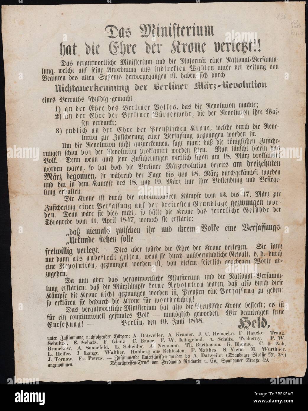Una stampa del 1848 raffigurante un'immagine satirica delle azioni di un ministero governativo, con la didascalia "Das Ministerium Hat die Ehre der Krone verletzt!!", che riflette il malcontento pubblico per le decisioni politiche. Questo lavoro mette in luce le tensioni nell'Europa della metà del XIX secolo e critica l'autorità politica. Foto Stock