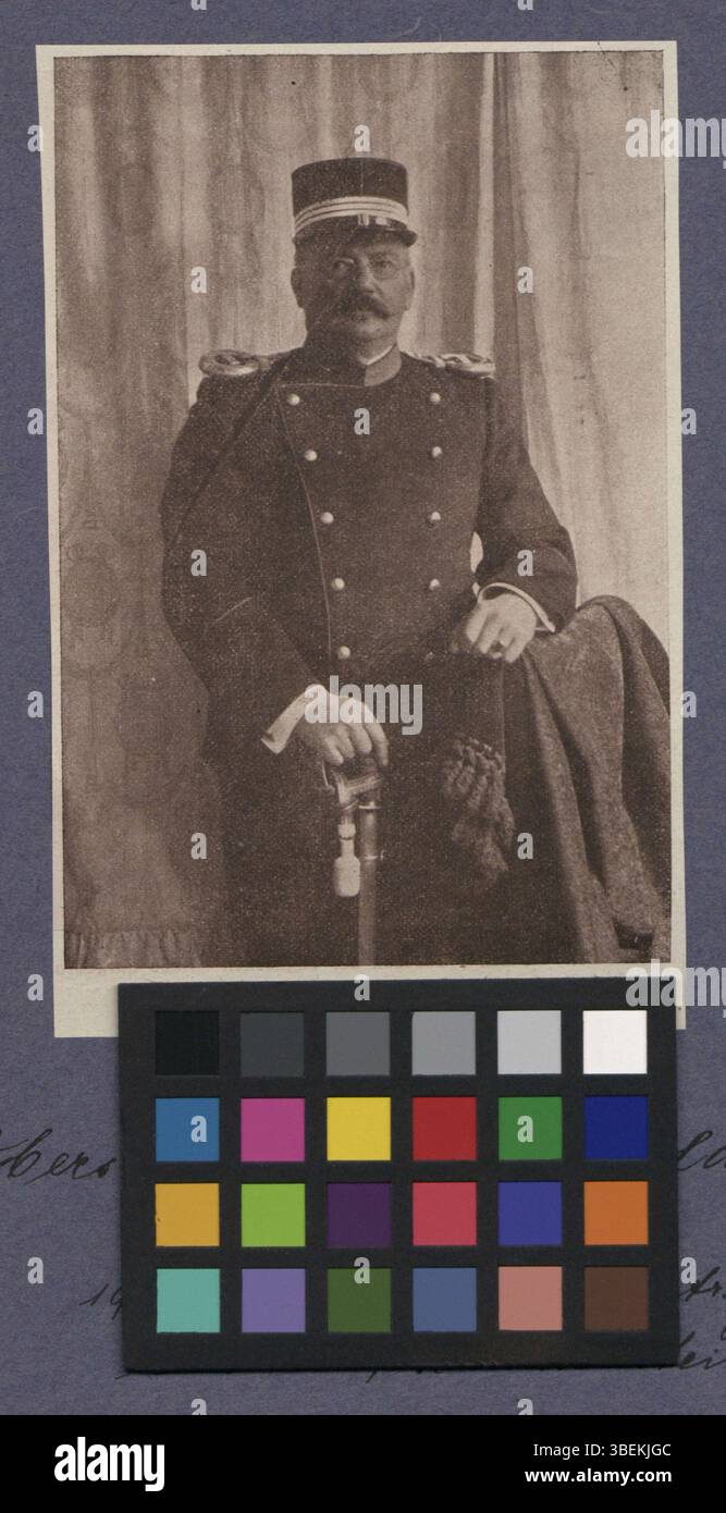 Questa stampa autotipata tra il 1900 e il 1917 raffigura Johann Arnold Büel, offrendo un'immagine dettagliata attraverso questa prima tecnica di riproduzione fotografica. L'immagine cattura la personalità di Büel in modo chiaro e vivido. Foto Stock