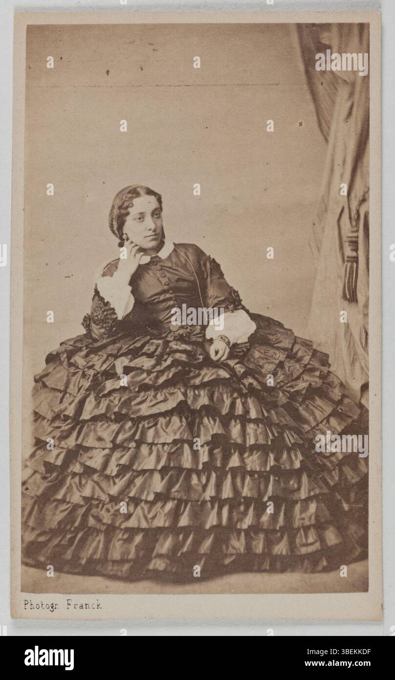 Portrait de Madame Ulrique ou Ulric Lejars, actrice. 1860-1890. Carte de visite (recto). Tirage sur papier albuminé. Photographie de Franck (dit Francesco Gobinet de Villecholle - 1816-1906). Parigi, musée Carnavalet. Foto Stock