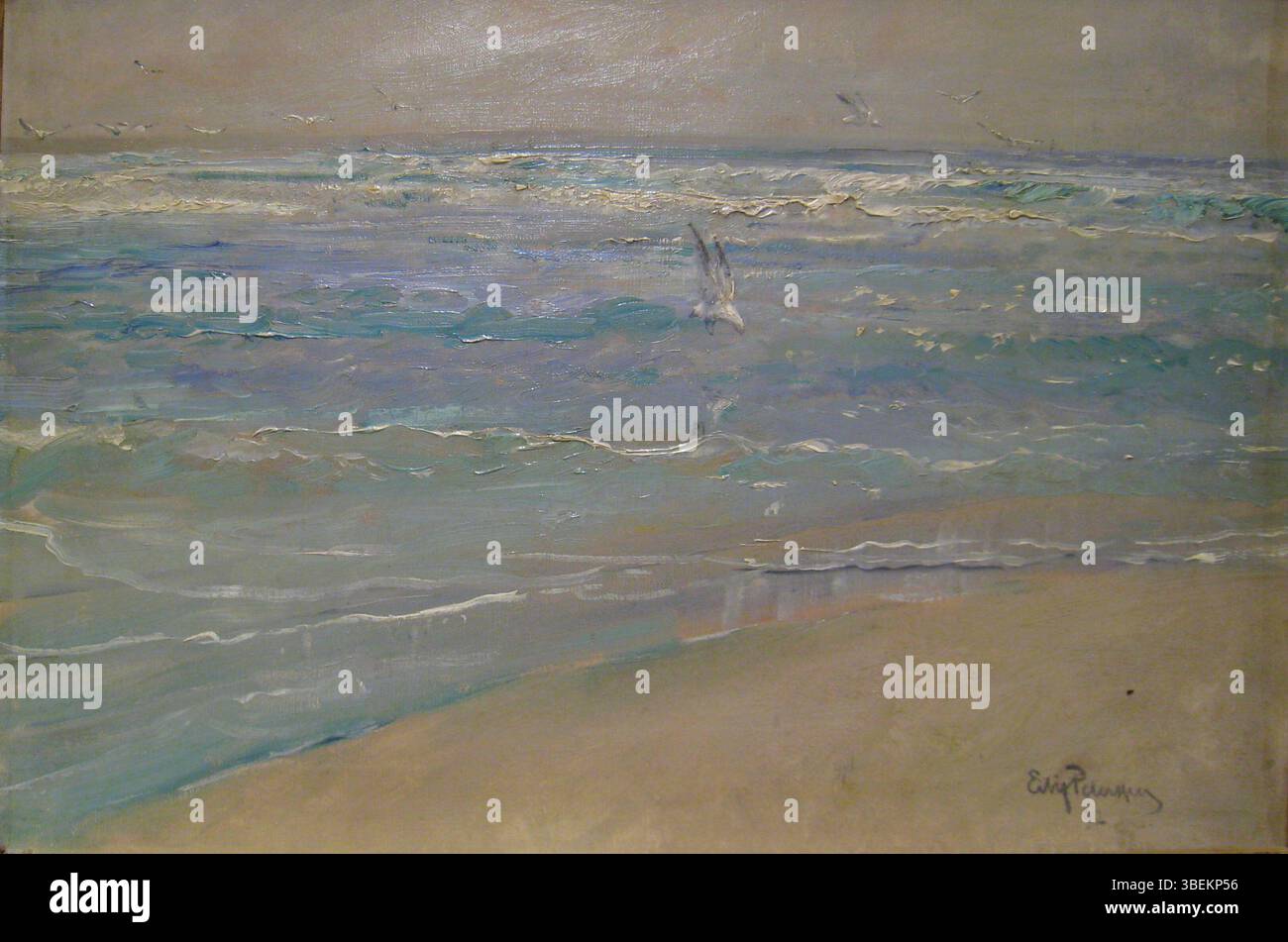 Questo dipinto del 1892 di Eilif Peterssen, intitolato "Sea-gull off the Beach", cattura un gabbiano vicino alla costa. L'opera riflette la maestria di Peterssen nei dettagli naturalistici, mescolando realismo con la bellezza grezza della natura. Foto Stock Questo dipinto del 1892 di Eilif Peterssen, intitolato "Sea-gull off the Beach", cattura un gabbiano vicino alla costa. L'opera riflette la maestria di Peterssen nei dettagli naturalistici, mescolando realismo con la bellezza grezza della natura. Foto Stock