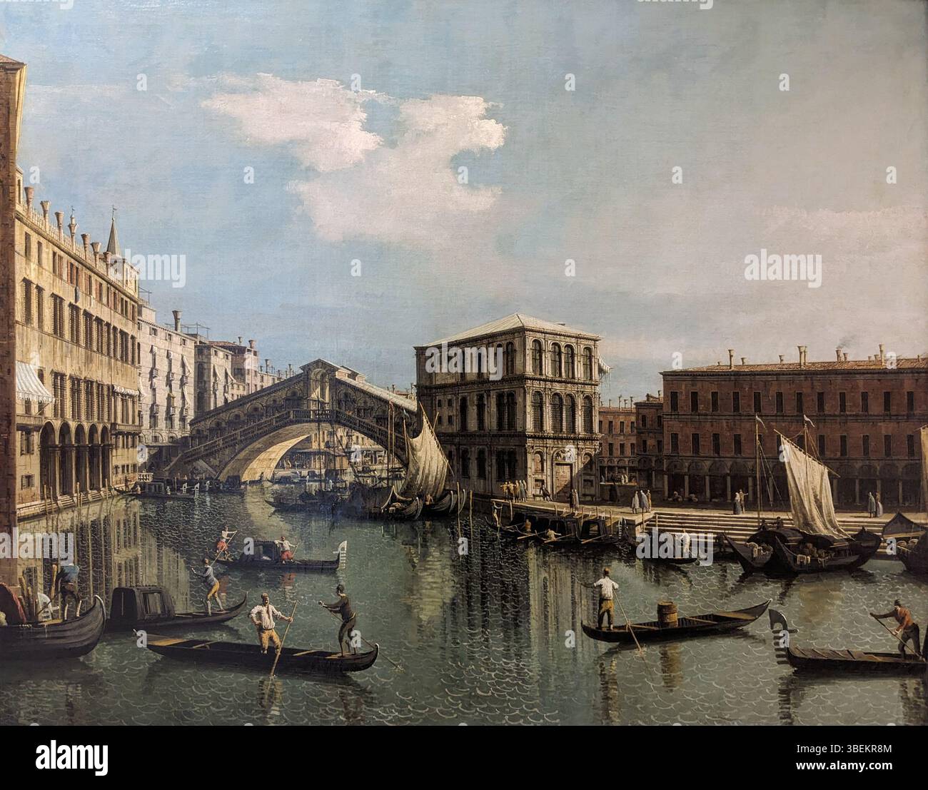 Dipinto intitolato "il Ponte di Rialto" di Bernardo Bellotto, creato tra il 1735 e il 1740, raffigurante l'iconico ponte di Venezia in un dettagliato paesaggio urbano del XVIII secolo. Foto Stock