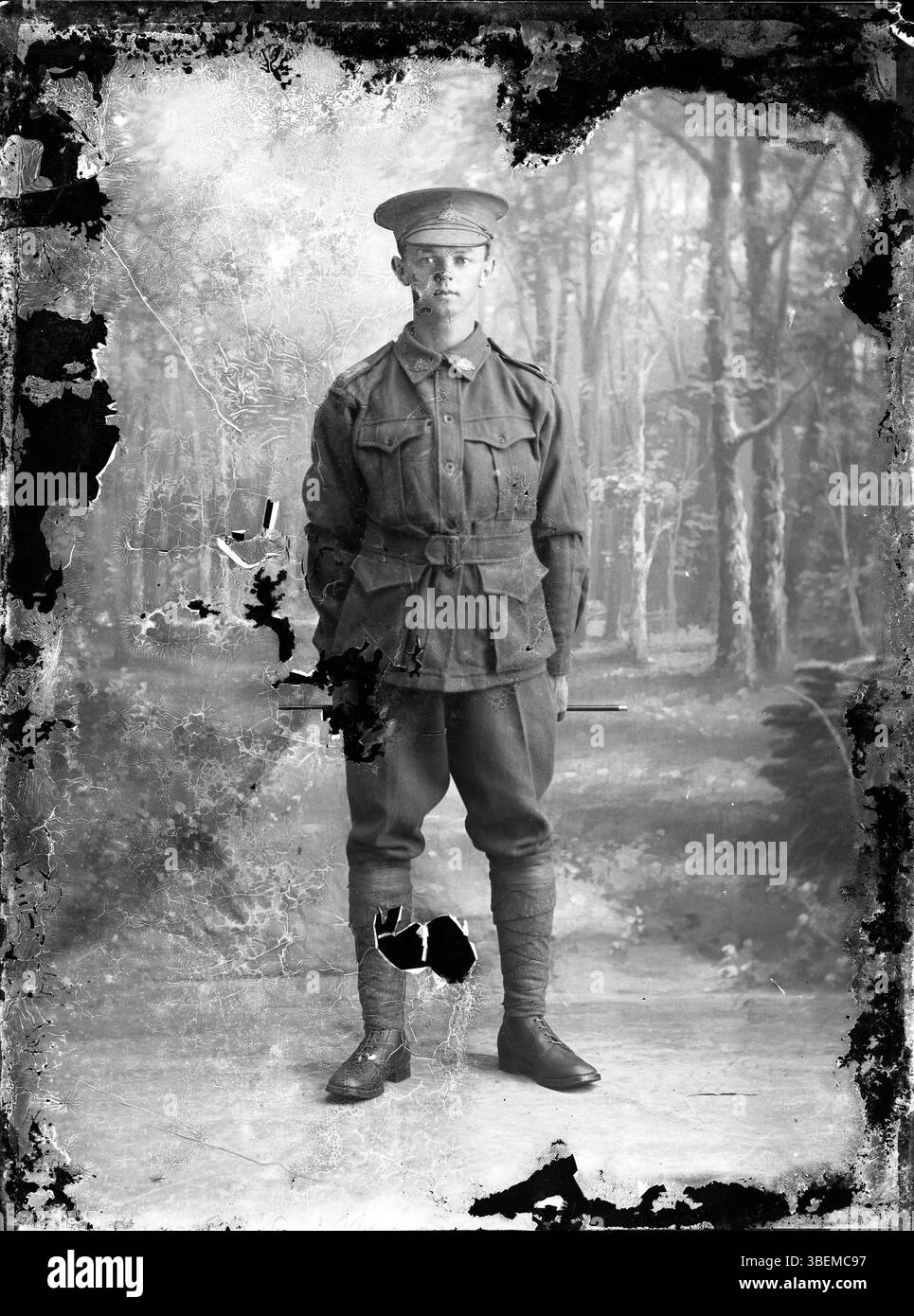 Questa fotografia è stata scattata da Alexander Galloway (1876 - 1945), che aveva studi fotografici a Cessnock, Kurri Kurri, Maitland e Weston nel nuovo Galles del Sud, Australia. Le immagini sono state scansionate dal vetro negativo originale, che è conservato dal Coalfields Heritage Group, con sede a Kurri Kurri. Sfortunatamente, molti dei negativi erano stati danneggiati dall'acqua, ma sopravvivono abbastanza per vedere i nostri antenati attraverso la lente di un fotografo di talento. Se hai informazioni su questa foto, contattaci. Foto Stock
