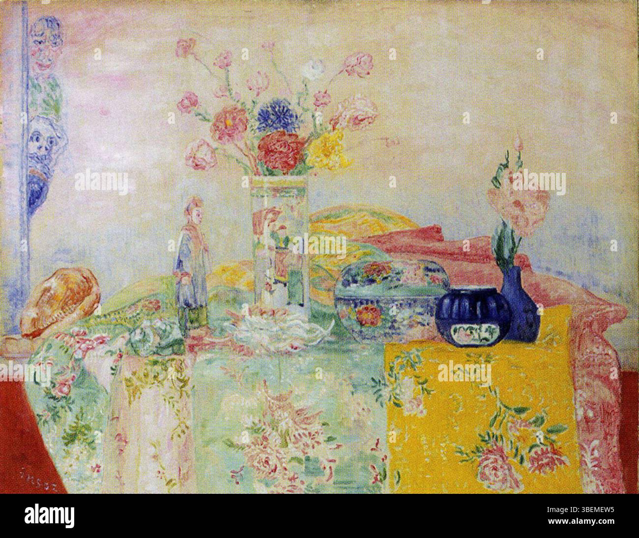 Il dipinto STILL Life di James Ensor del 1925, intitolato "STILL Life with Chinoiseries", presenta oggetti decorativi cinesi, che mescolano influenze europee e asiatiche in una rappresentazione simbolica dello scambio interculturale durante l'inizio del XX secolo. Foto Stock