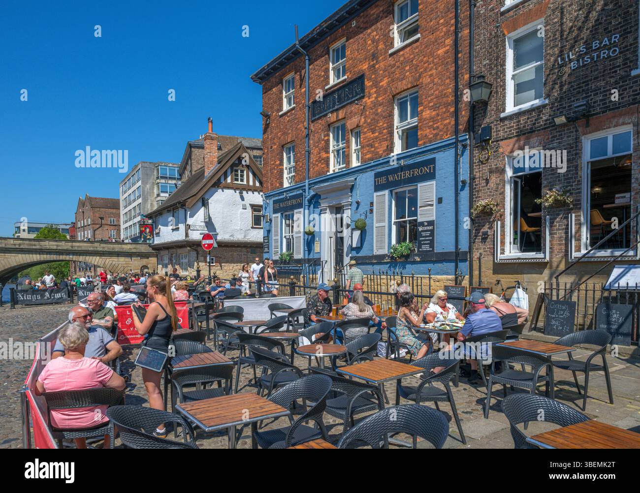 Pub sul King's Staith sul fiume Ouse, York, North Yorkshire, Inghilterra, Regno Unito Foto Stock