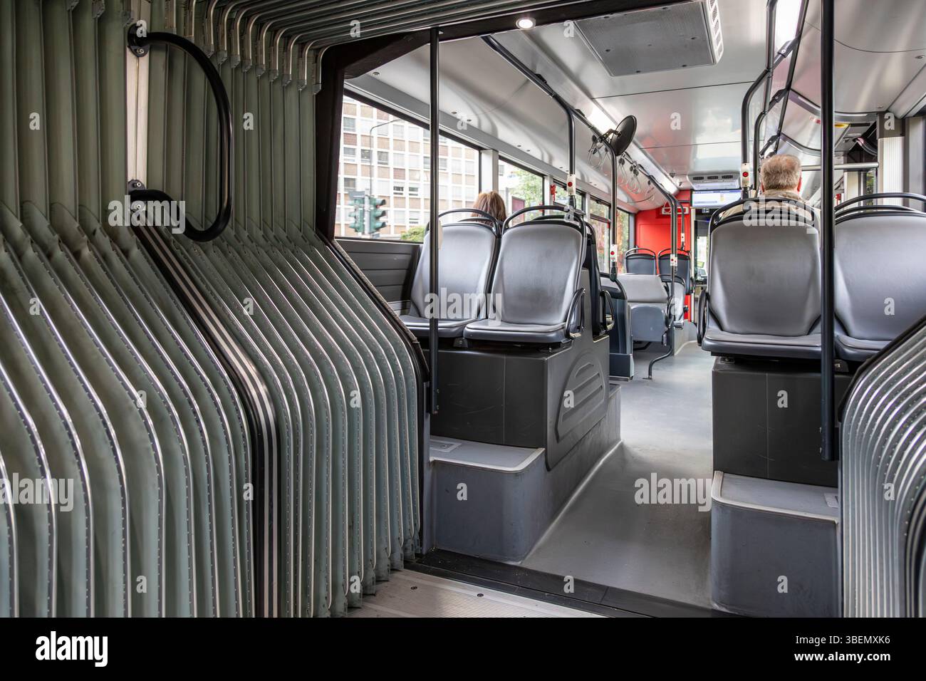 Soffietti in un autobus articolato Foto Stock