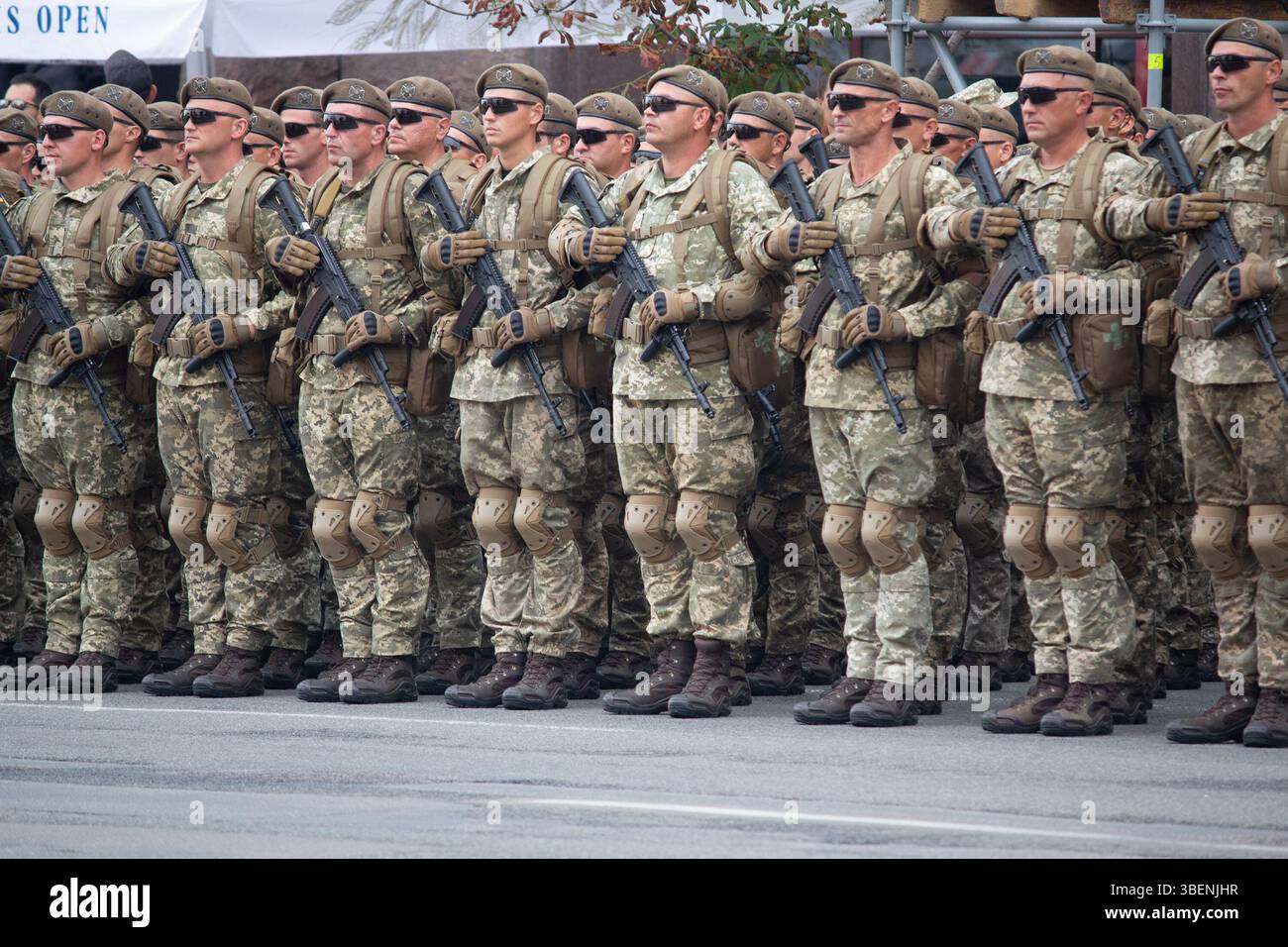 Kiev, Ucraina - 18 agosto 2018: Militari dell'esercito ucraino sulle prove della parata militare tenutasi in occasione dell'anniversario dell'indipendenza Foto Stock