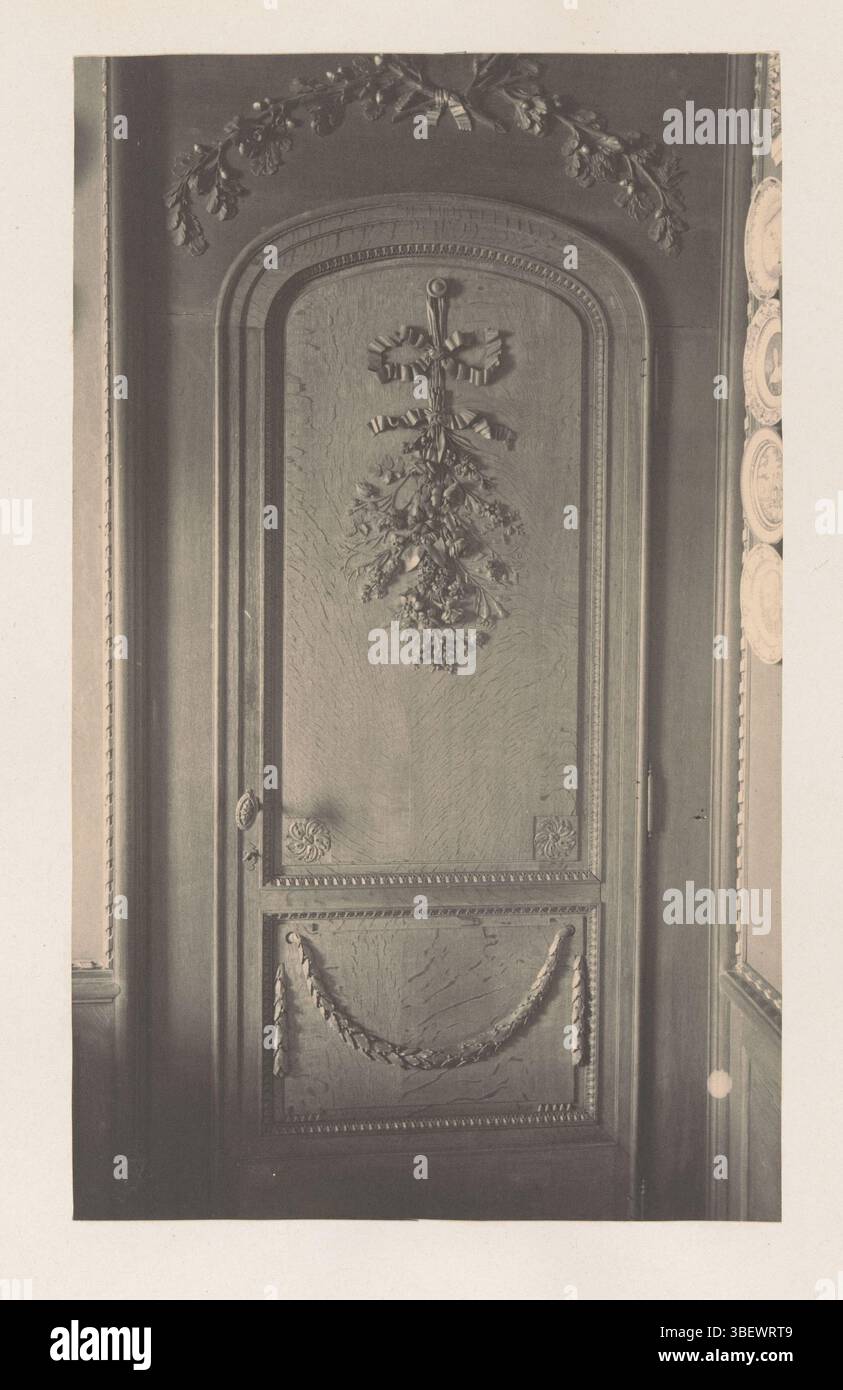 Liegi, porta decorata in legno nella casa di Antonin Terme, fotografia, foto, pagina, foto, libri illustrati, altezza 215 mm, larghezza 132 mm, fotografo, 1880 - 1885, carta fotografica, carta fotografica, stampa platinum Foto Stock
